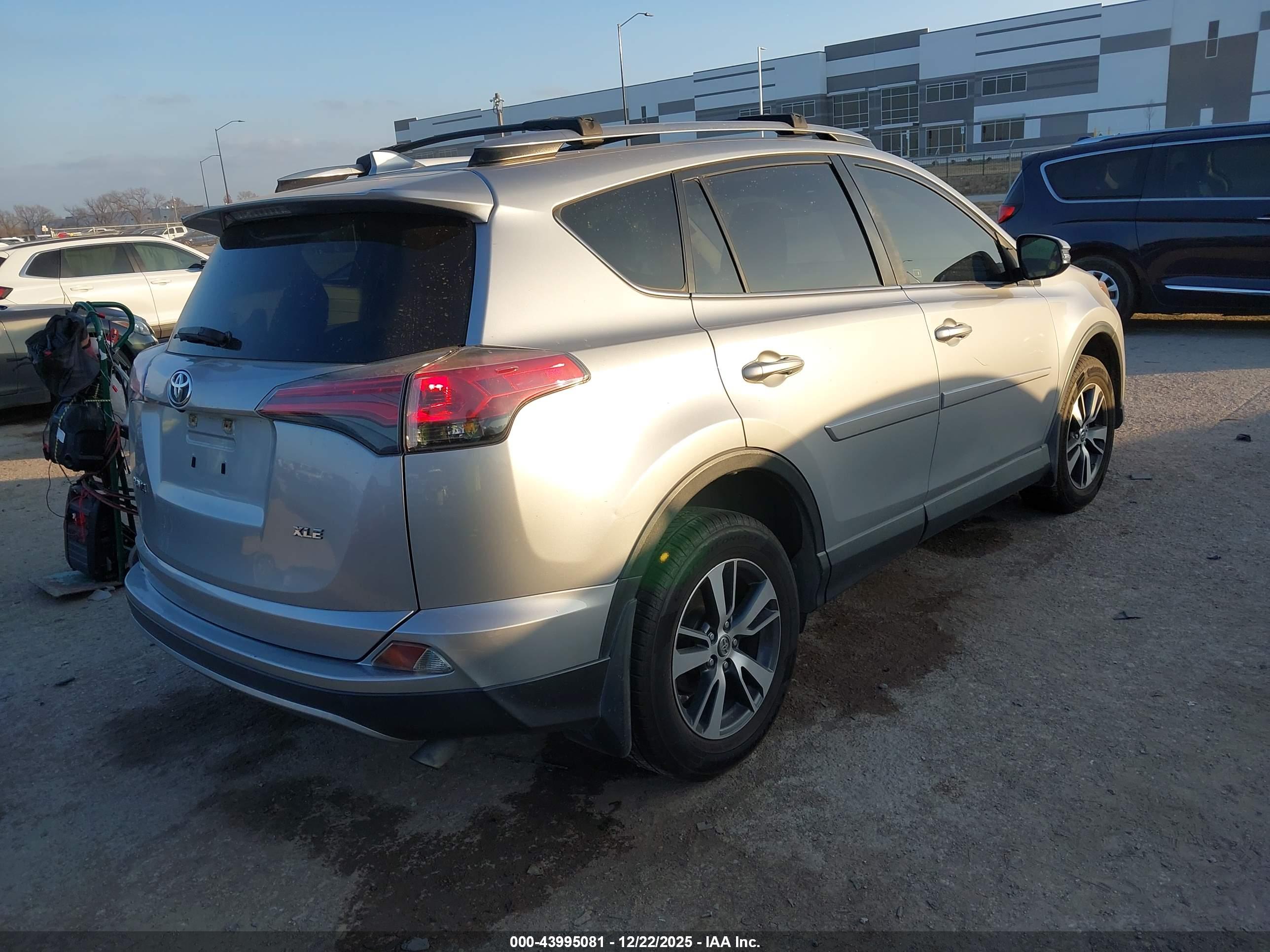 TOYOTA RAV4 image 4