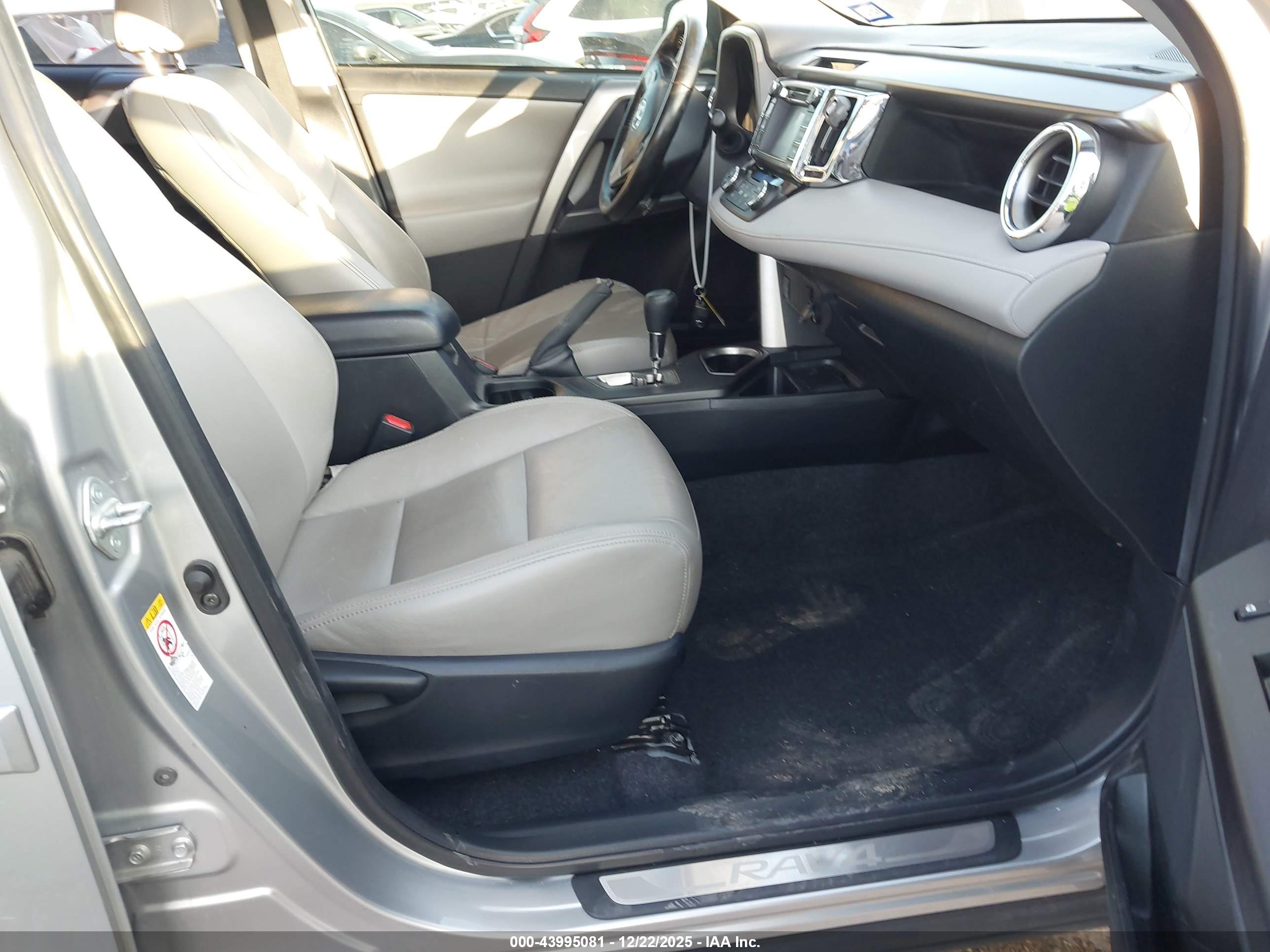 TOYOTA RAV4 image 5
