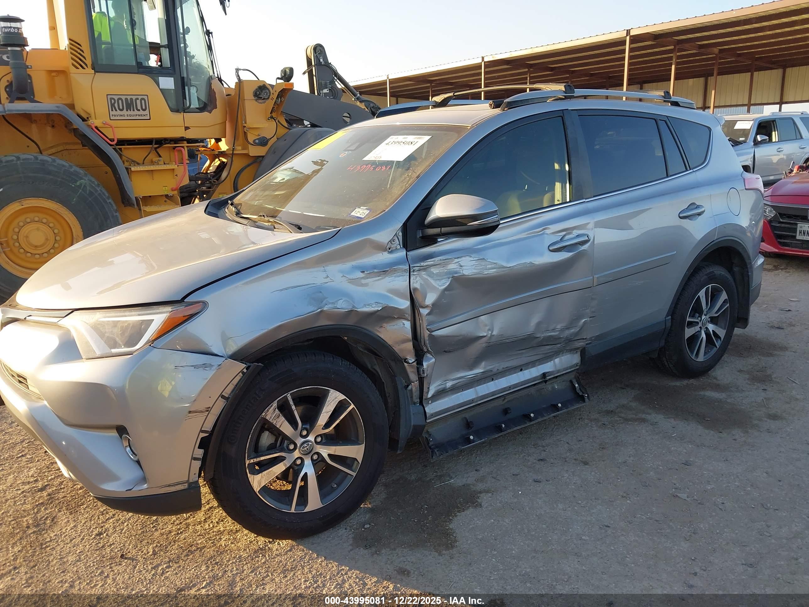 TOYOTA RAV4 image 6
