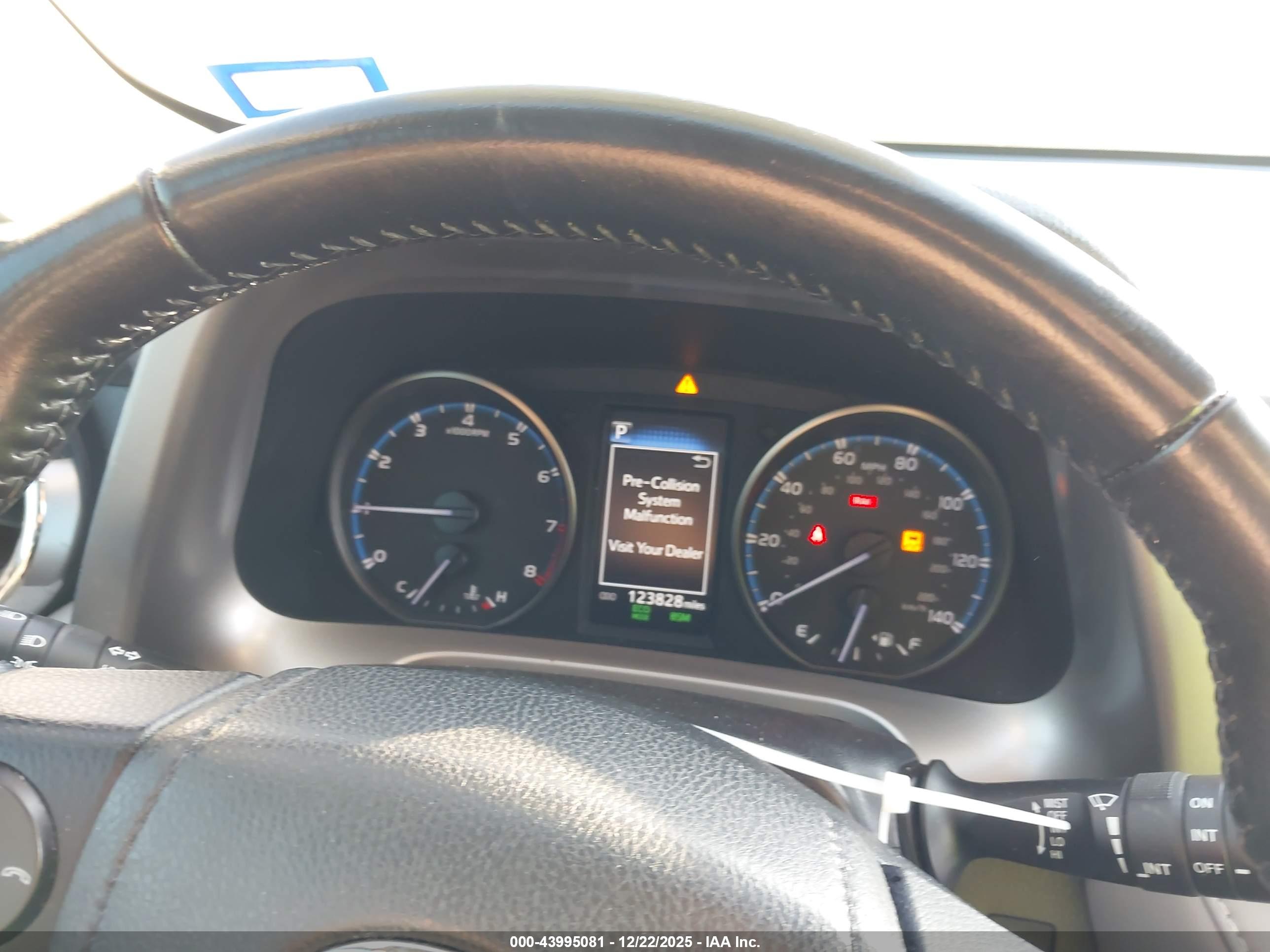 TOYOTA RAV4 image 7