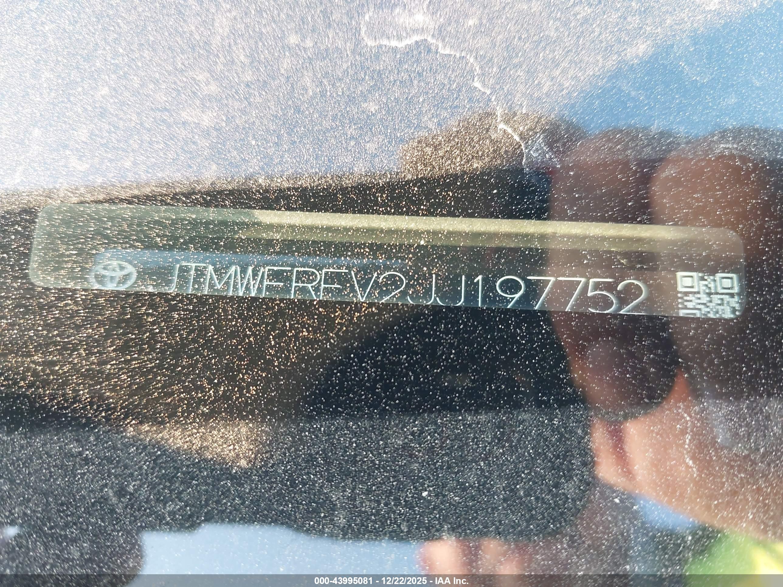 TOYOTA RAV4 image 9