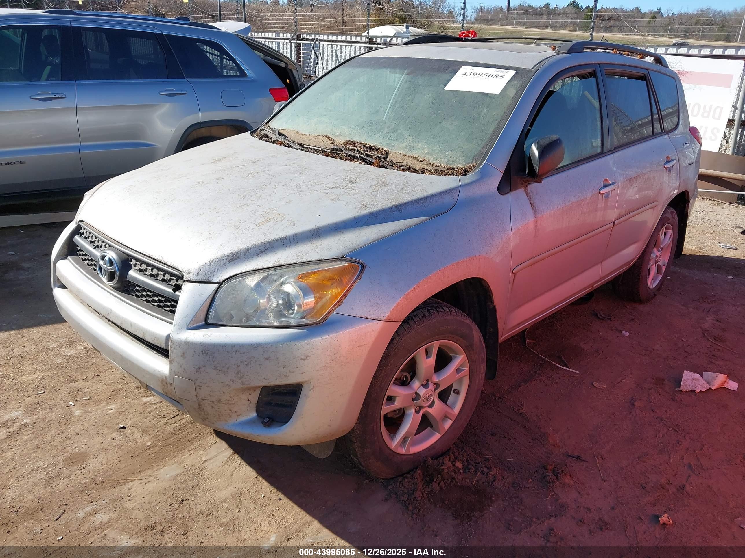 TOYOTA RAV4 image 2