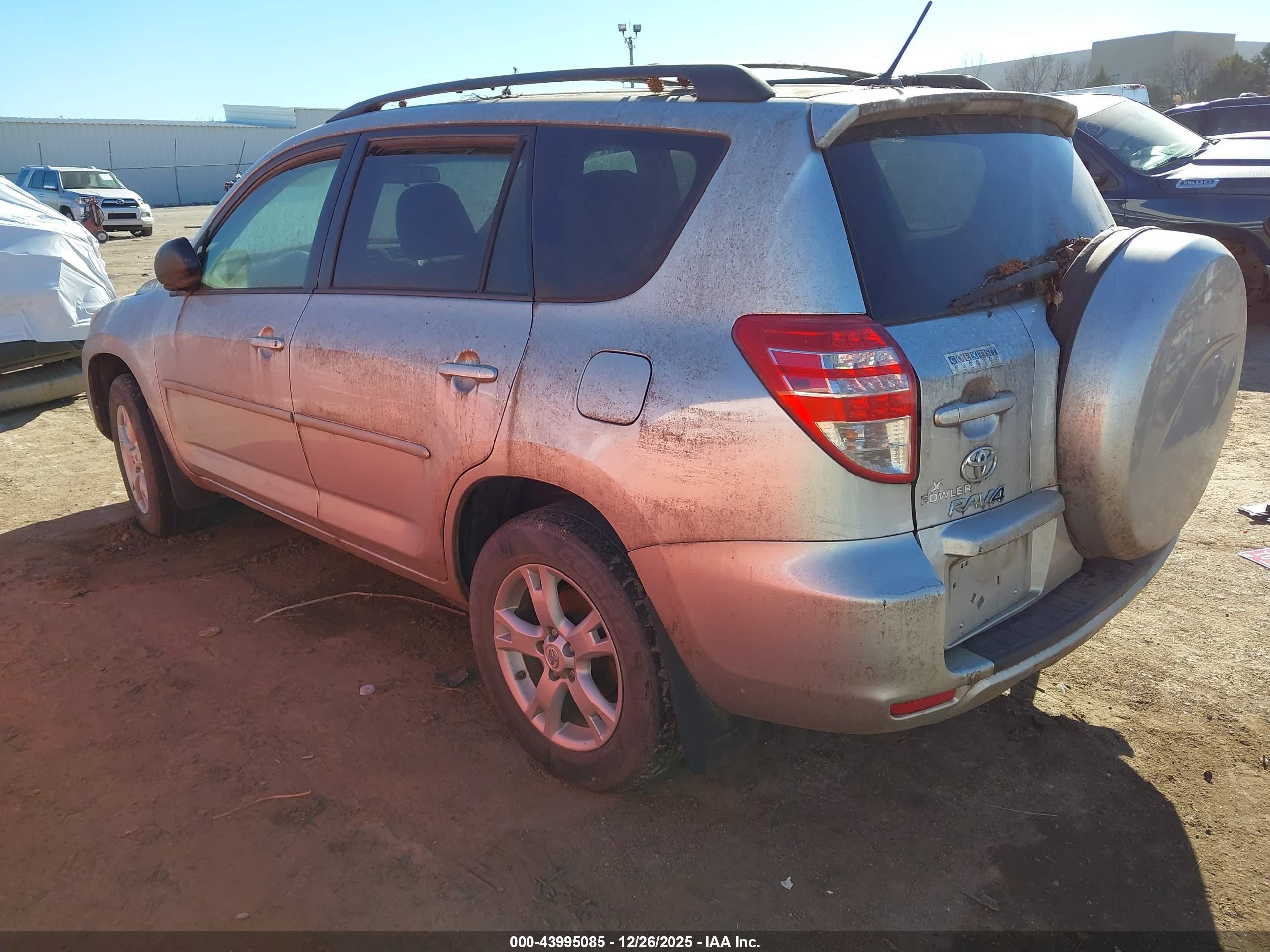 TOYOTA RAV4 image 3