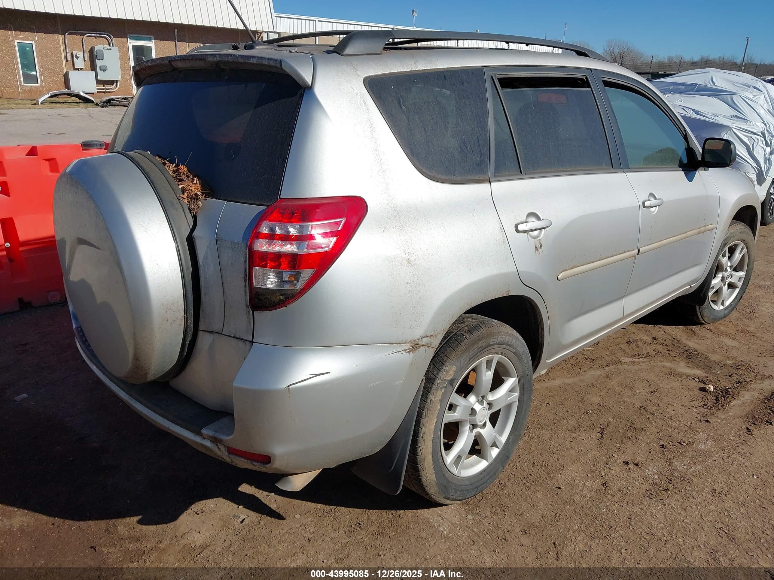 TOYOTA RAV4 image 4
