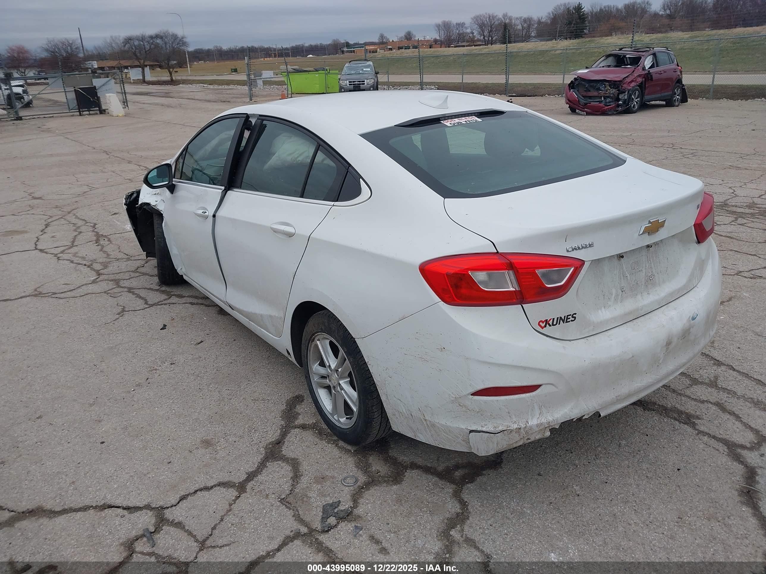 CHEVROLET CRUZE image 3