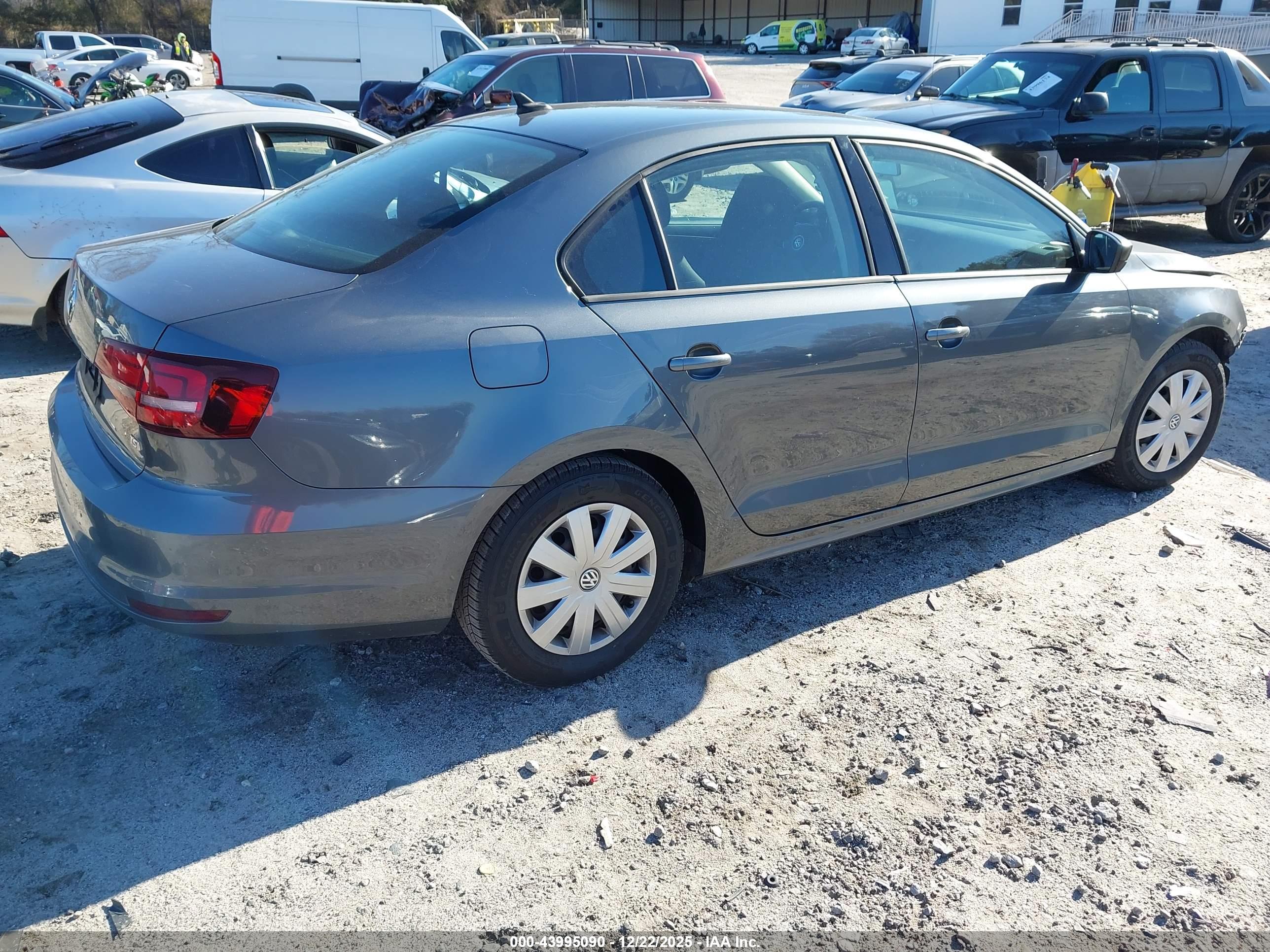 VOLKSWAGEN JETTA image 4
