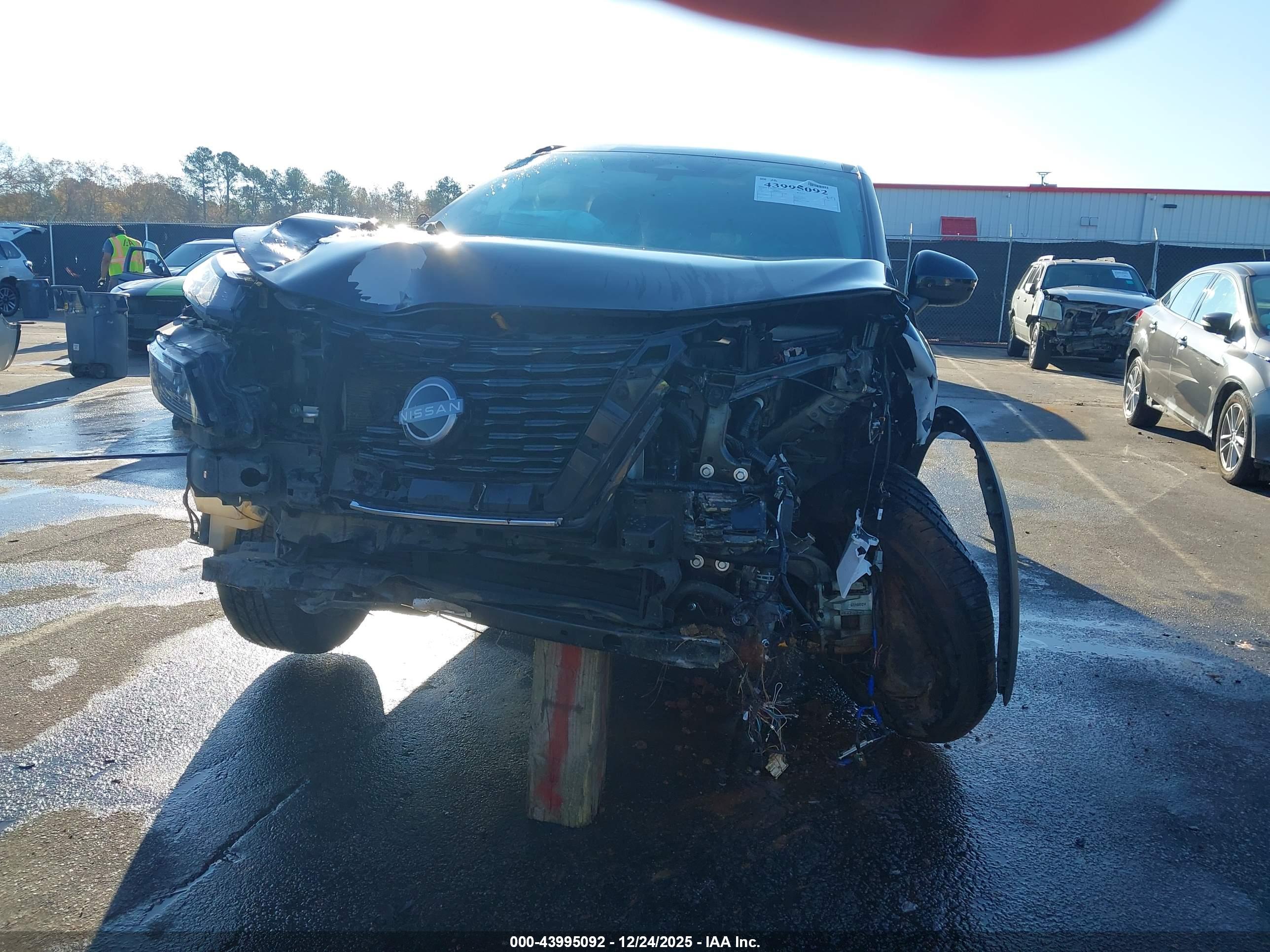 NISSAN ROGUE image 6