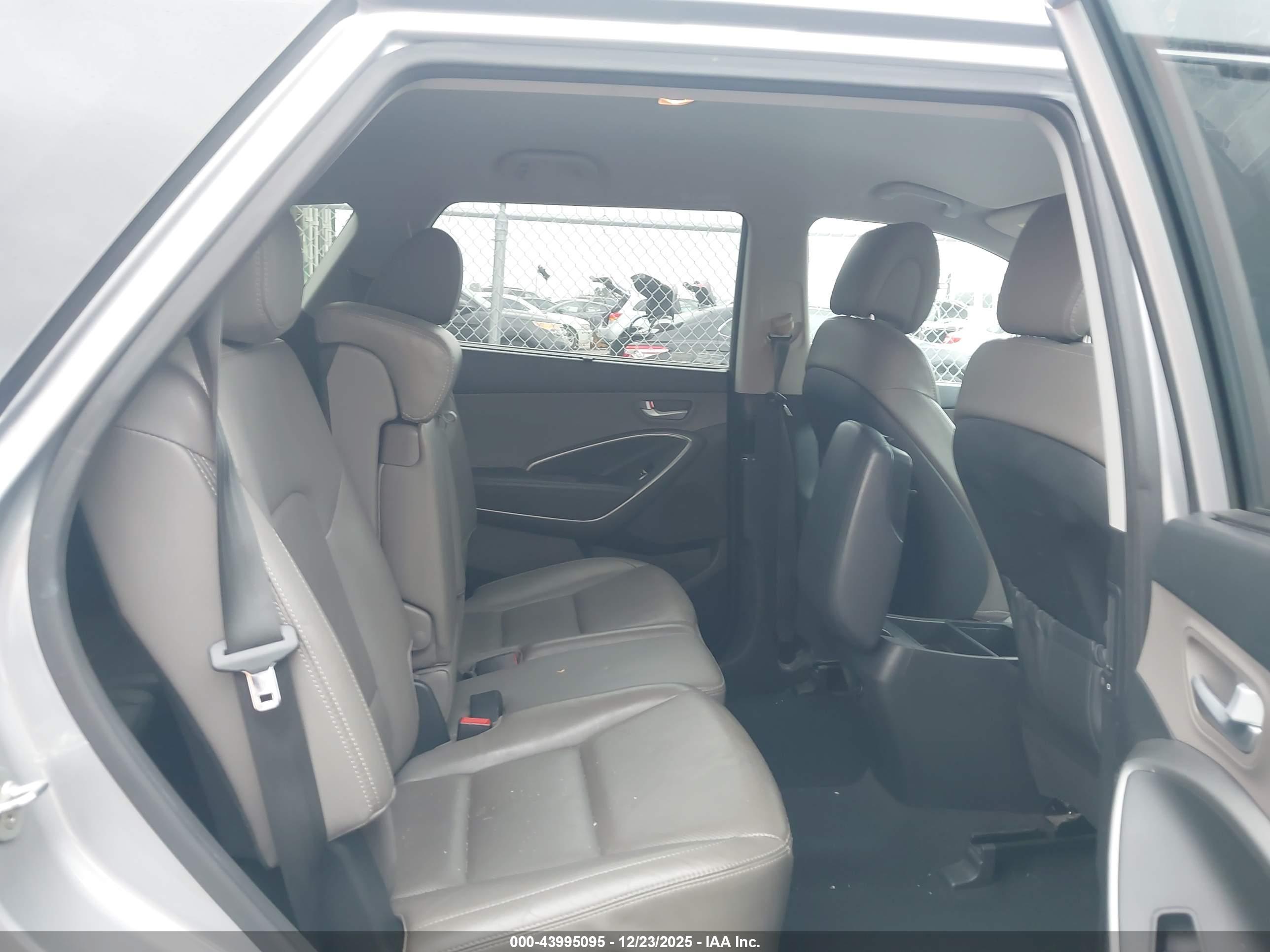 HYUNDAI SANTA image 8