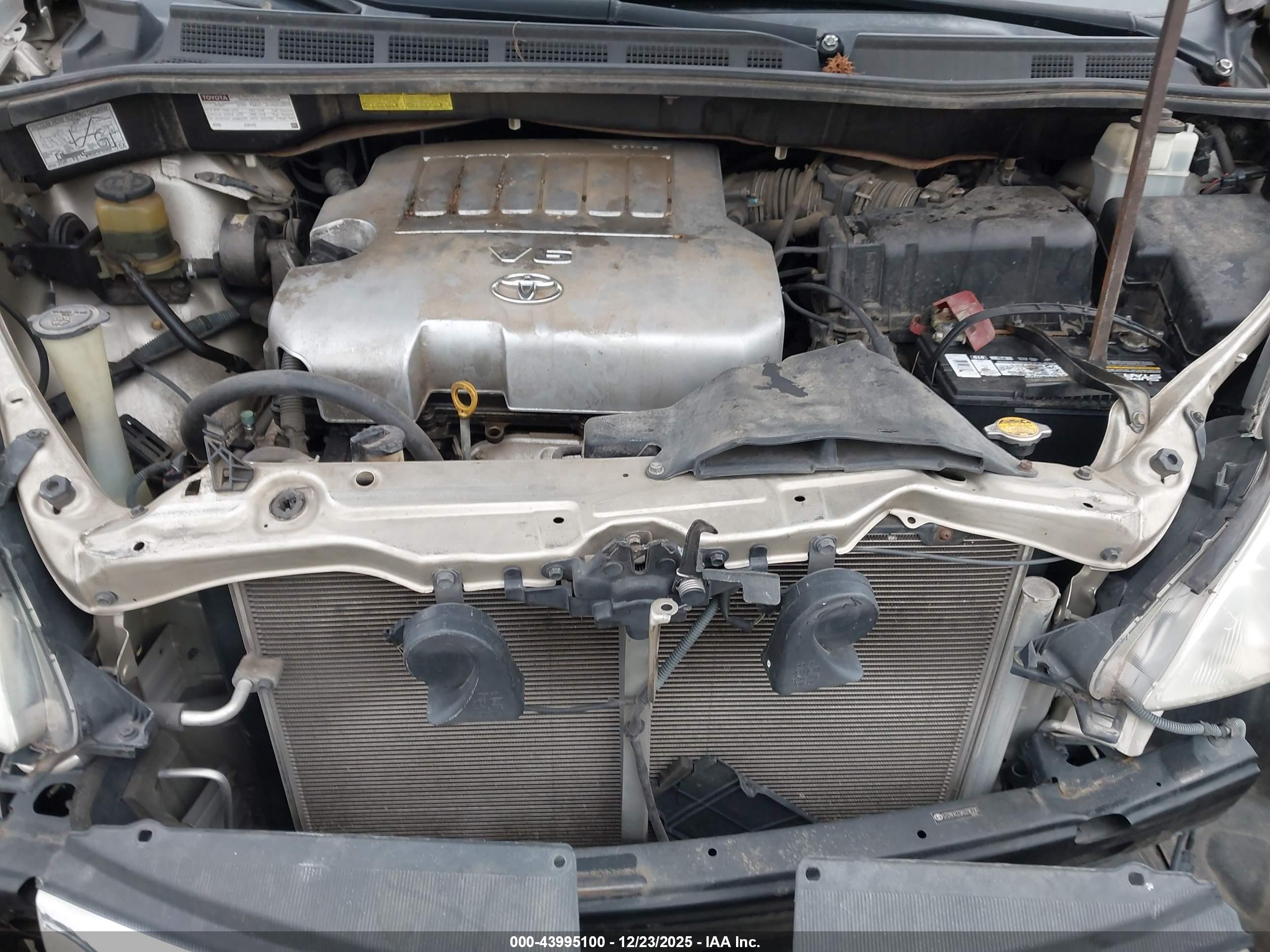 TOYOTA SIENNA image 10