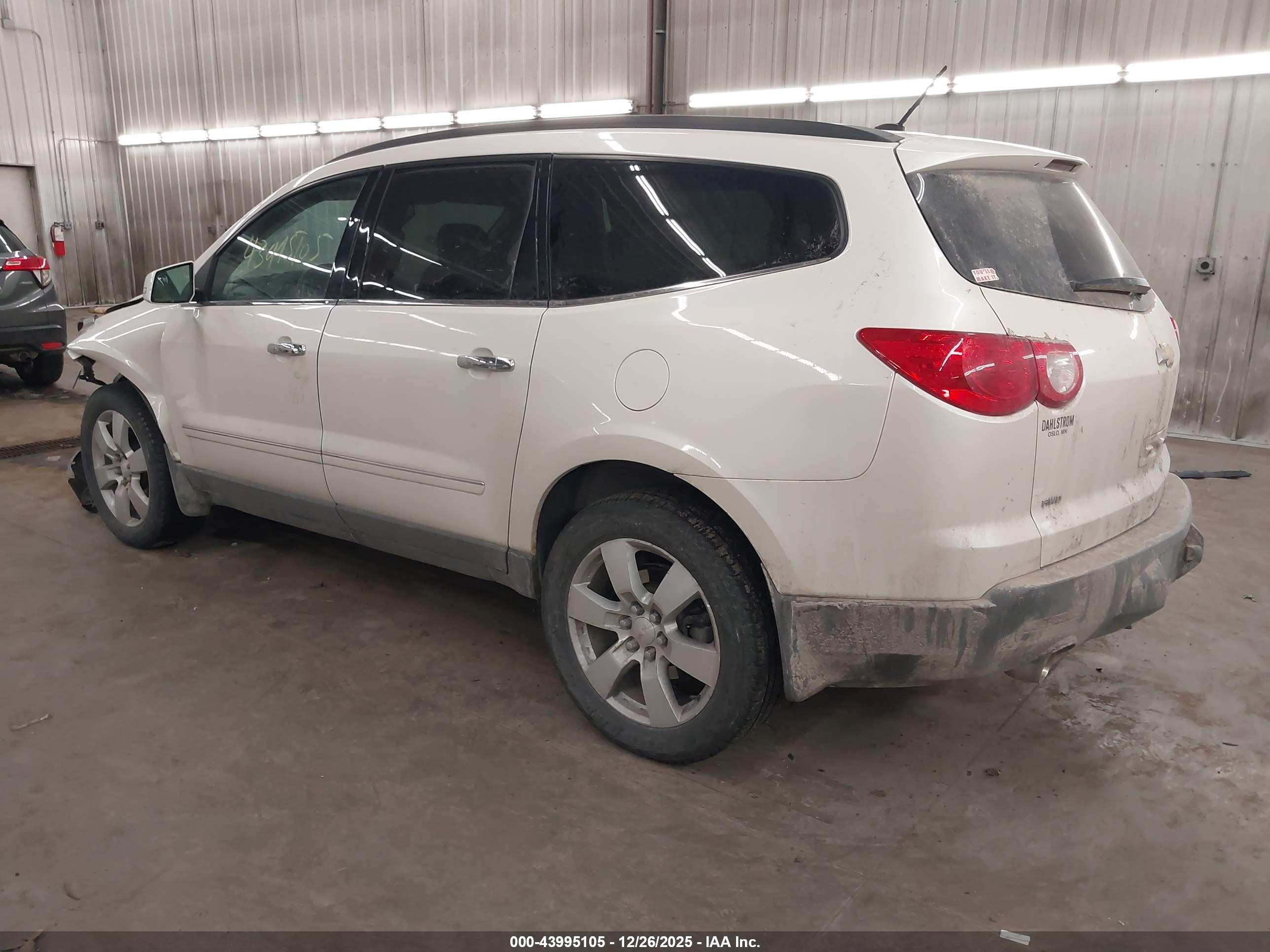 CHEVROLET TRAVERSE image 3