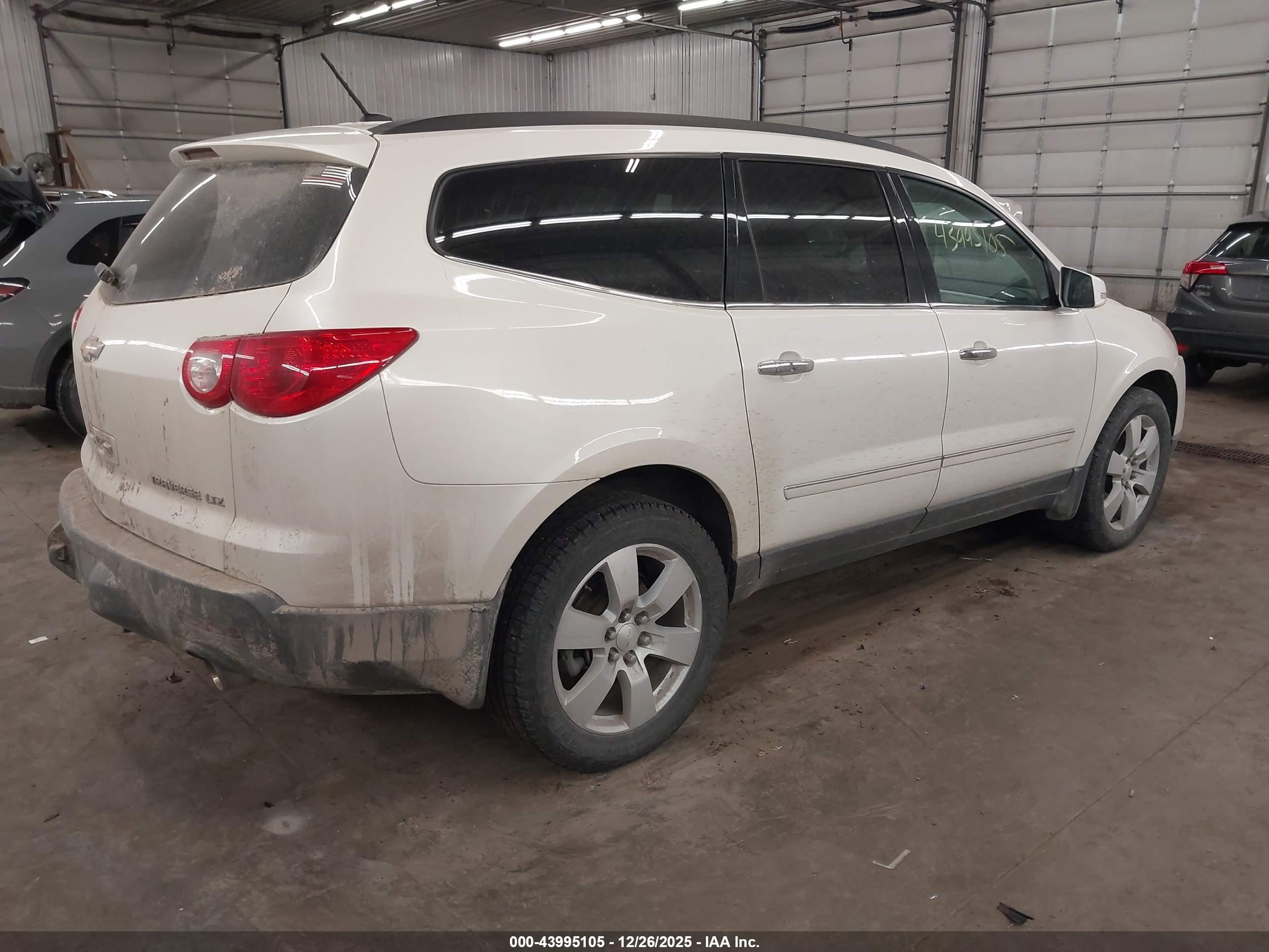 CHEVROLET TRAVERSE image 4