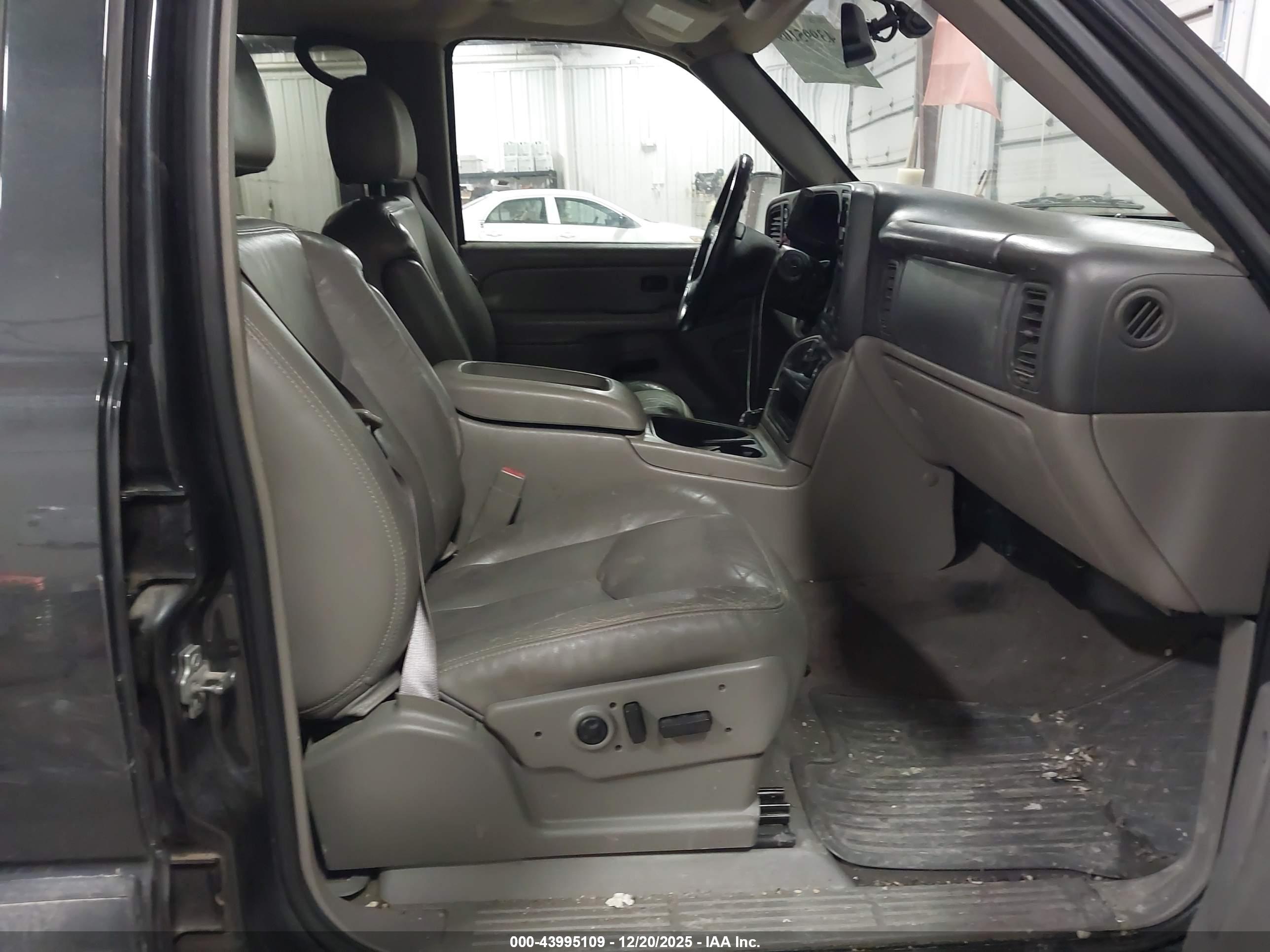 CHEVROLET AVALANCHE image 5