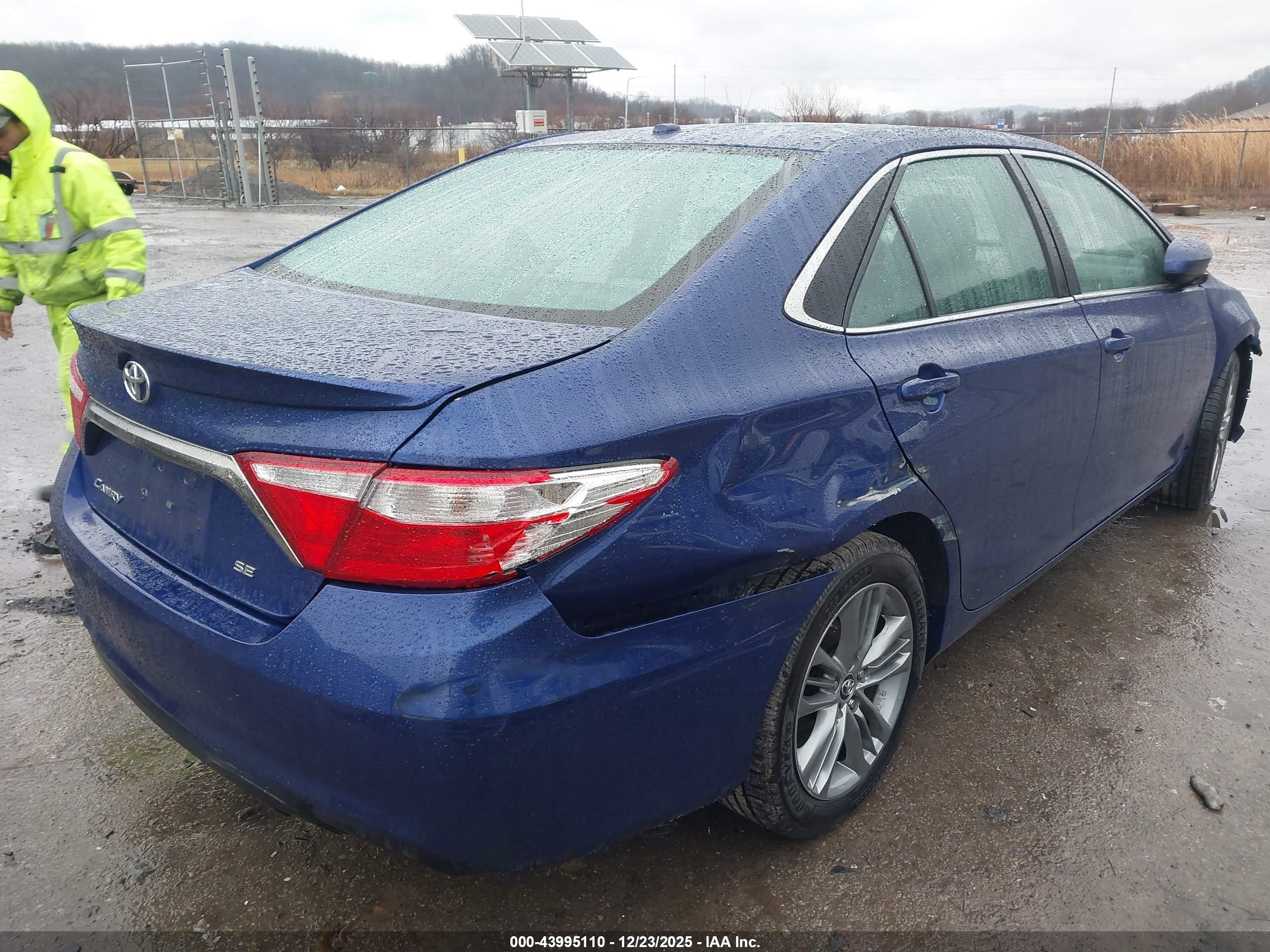 TOYOTA CAMRY image 4