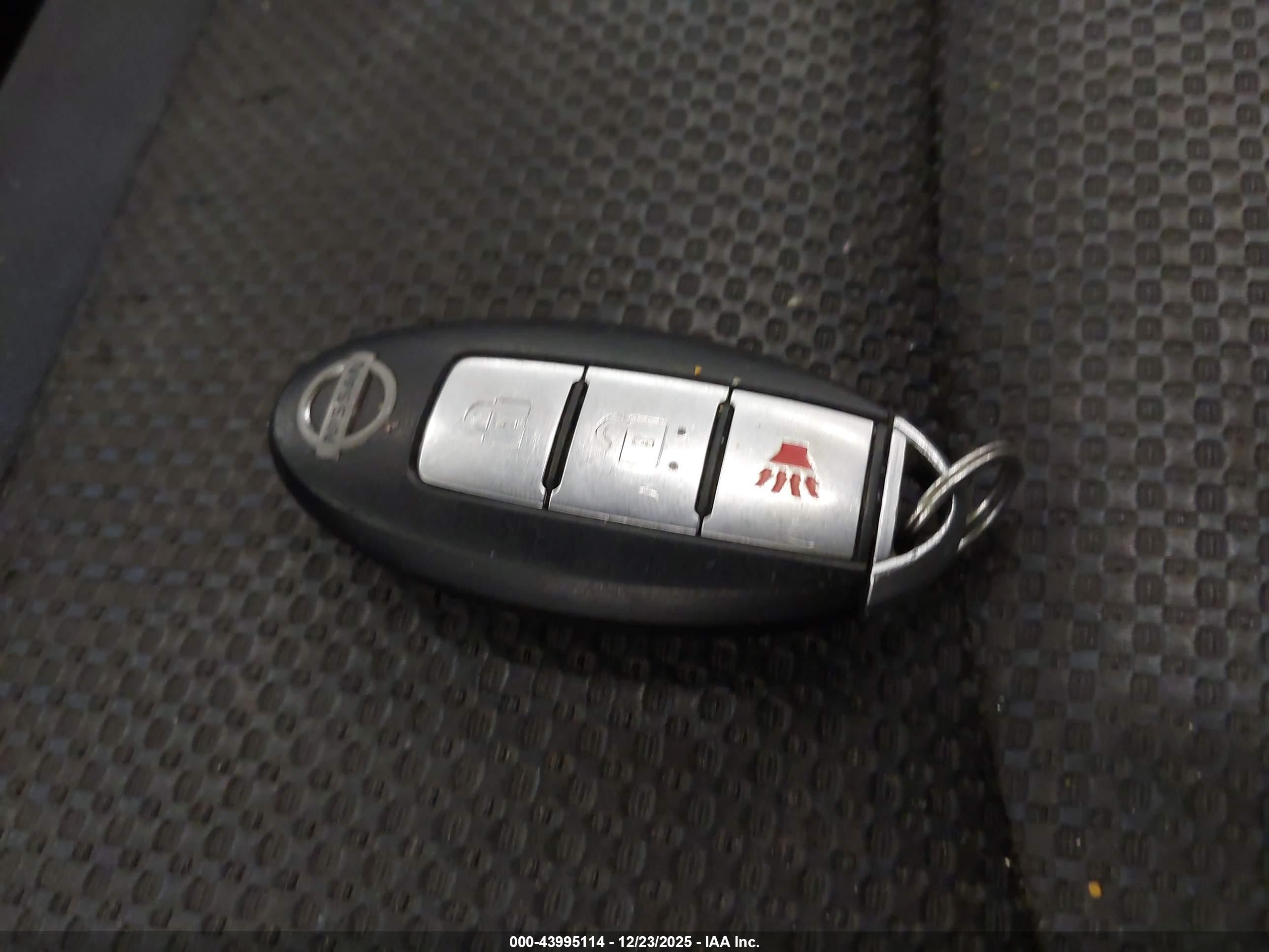 NISSAN ROGUE image 11