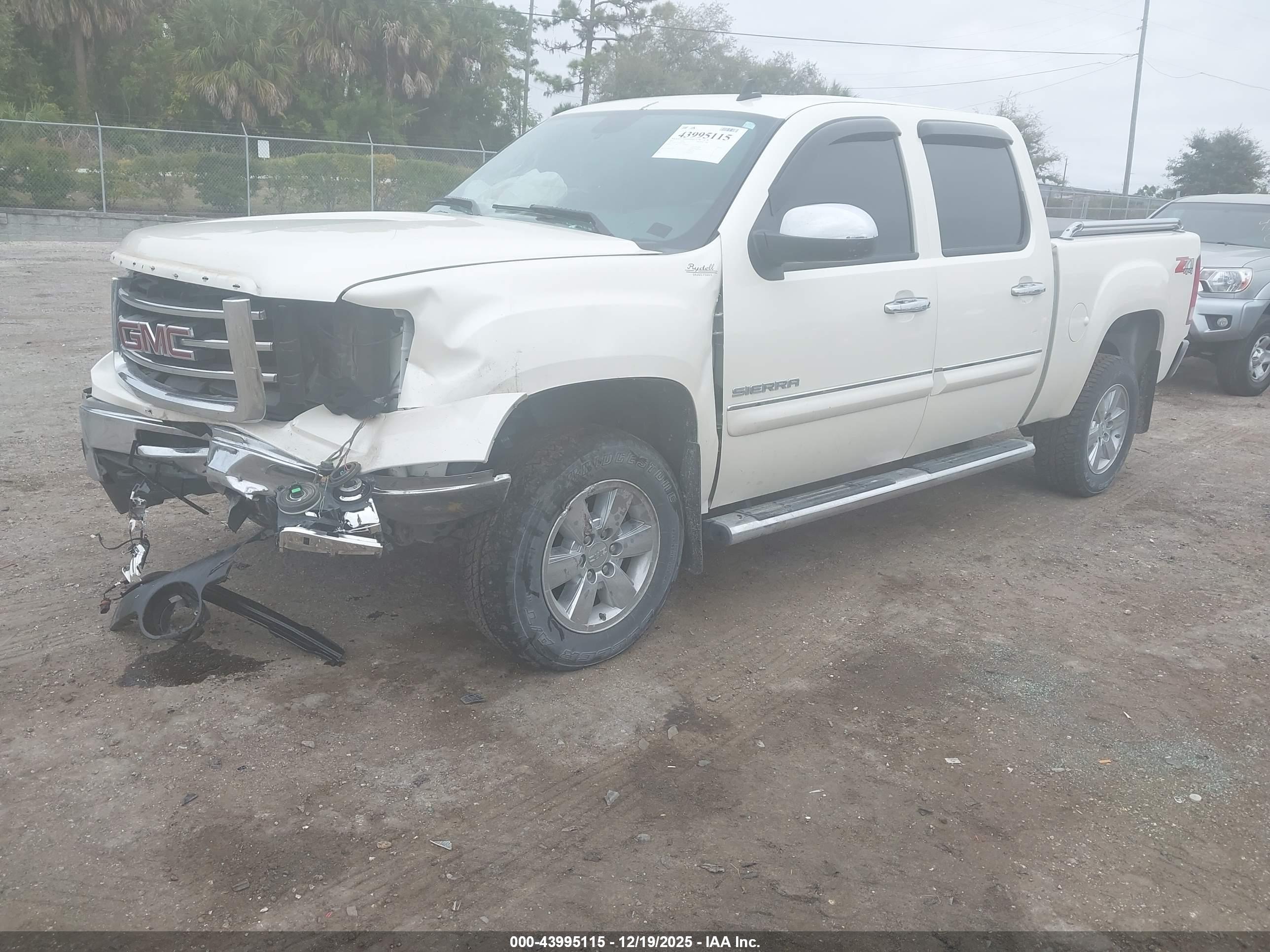 GMC SIERRA image 2