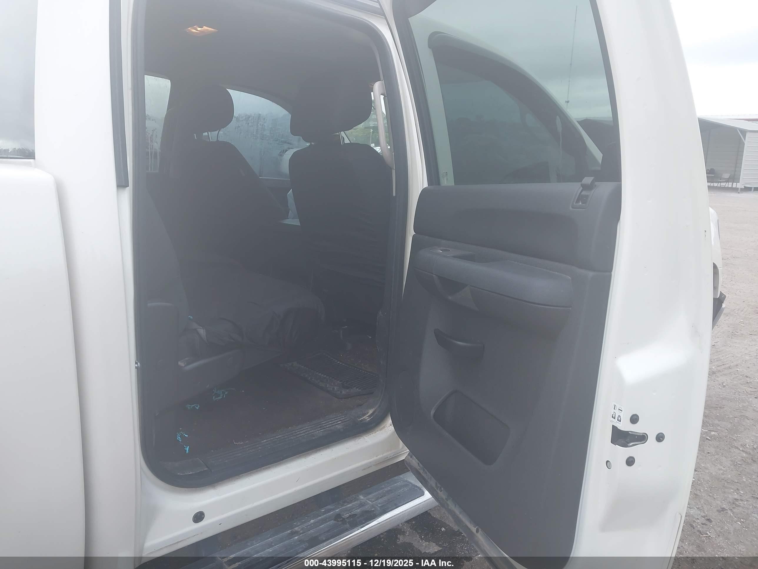 GMC SIERRA image 8