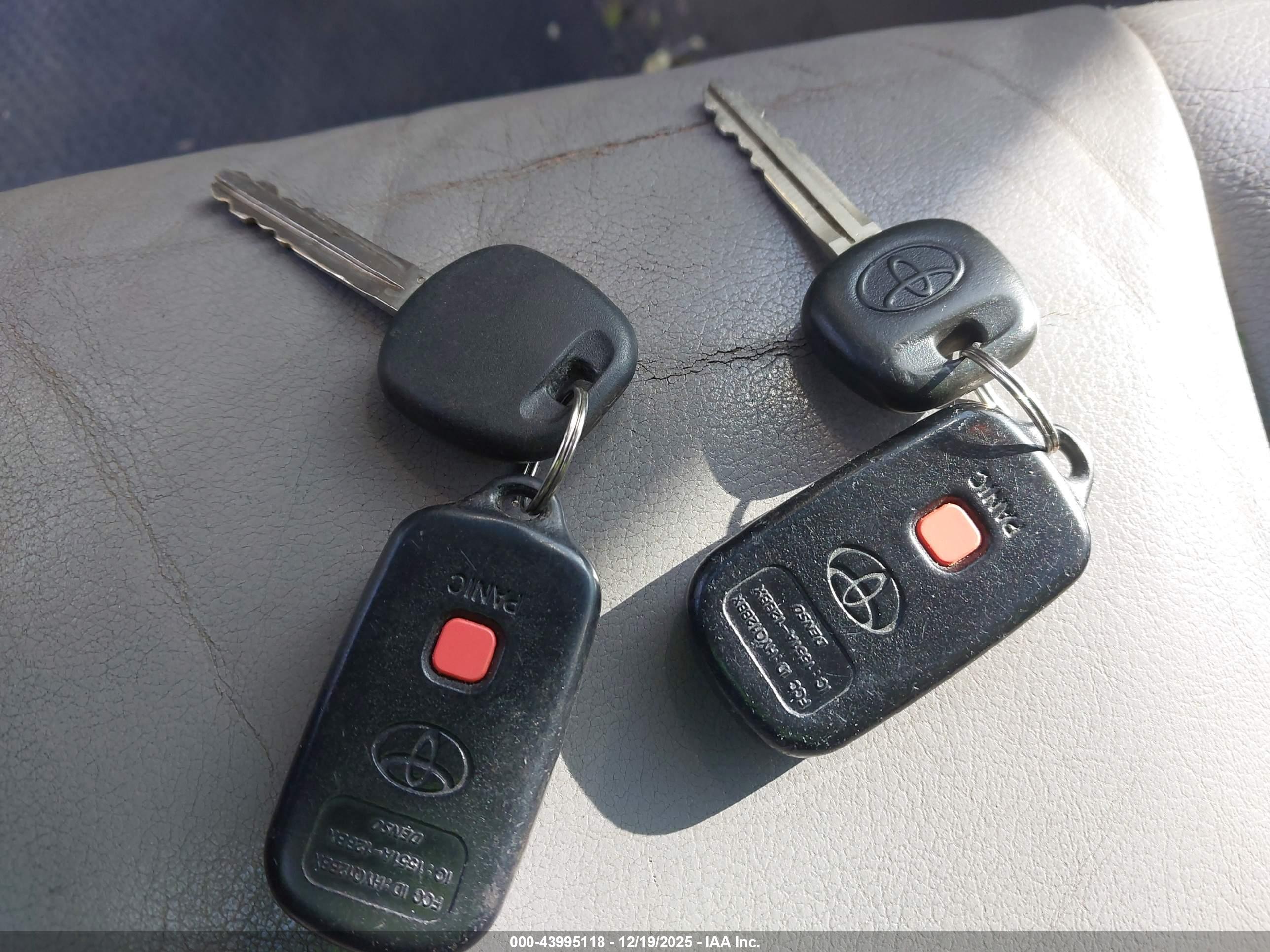 TOYOTA SEQUOIA image 11