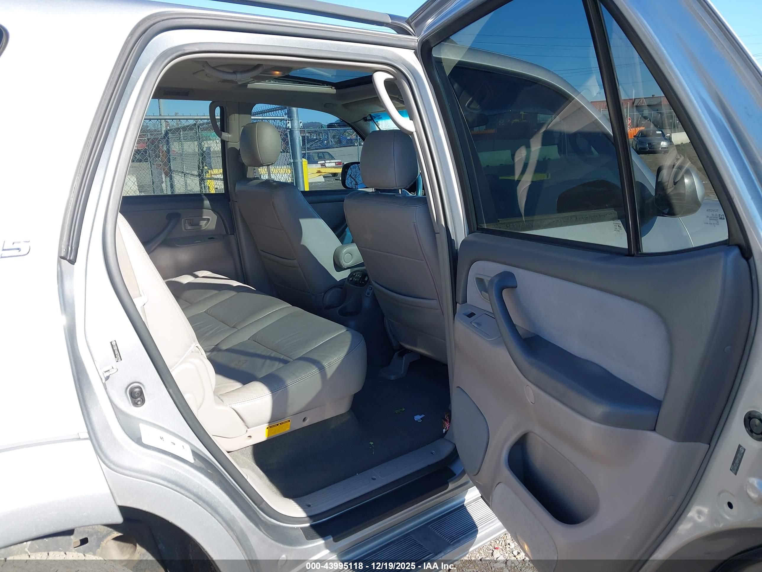 TOYOTA SEQUOIA image 8