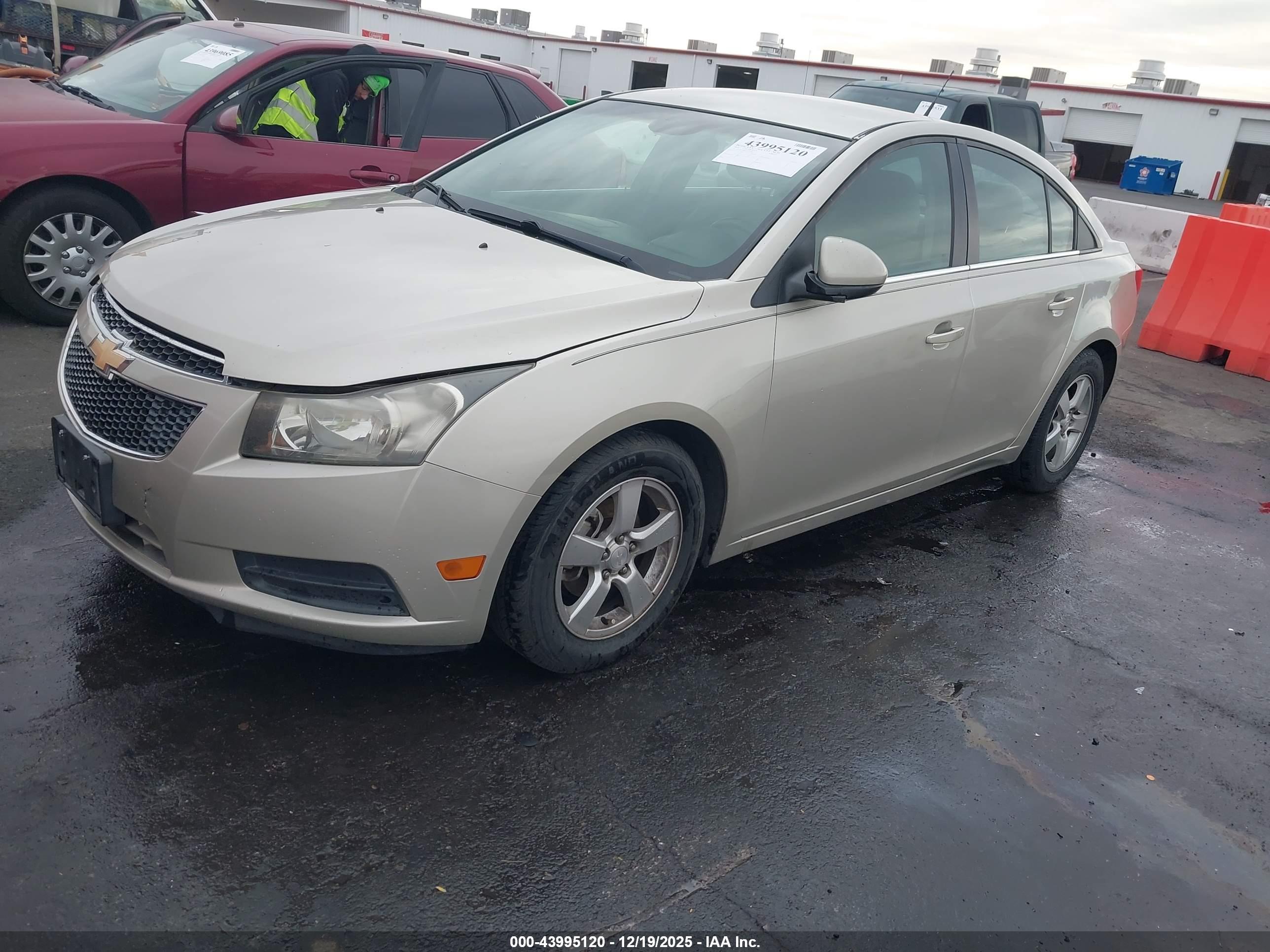 CHEVROLET CRUZE image 2