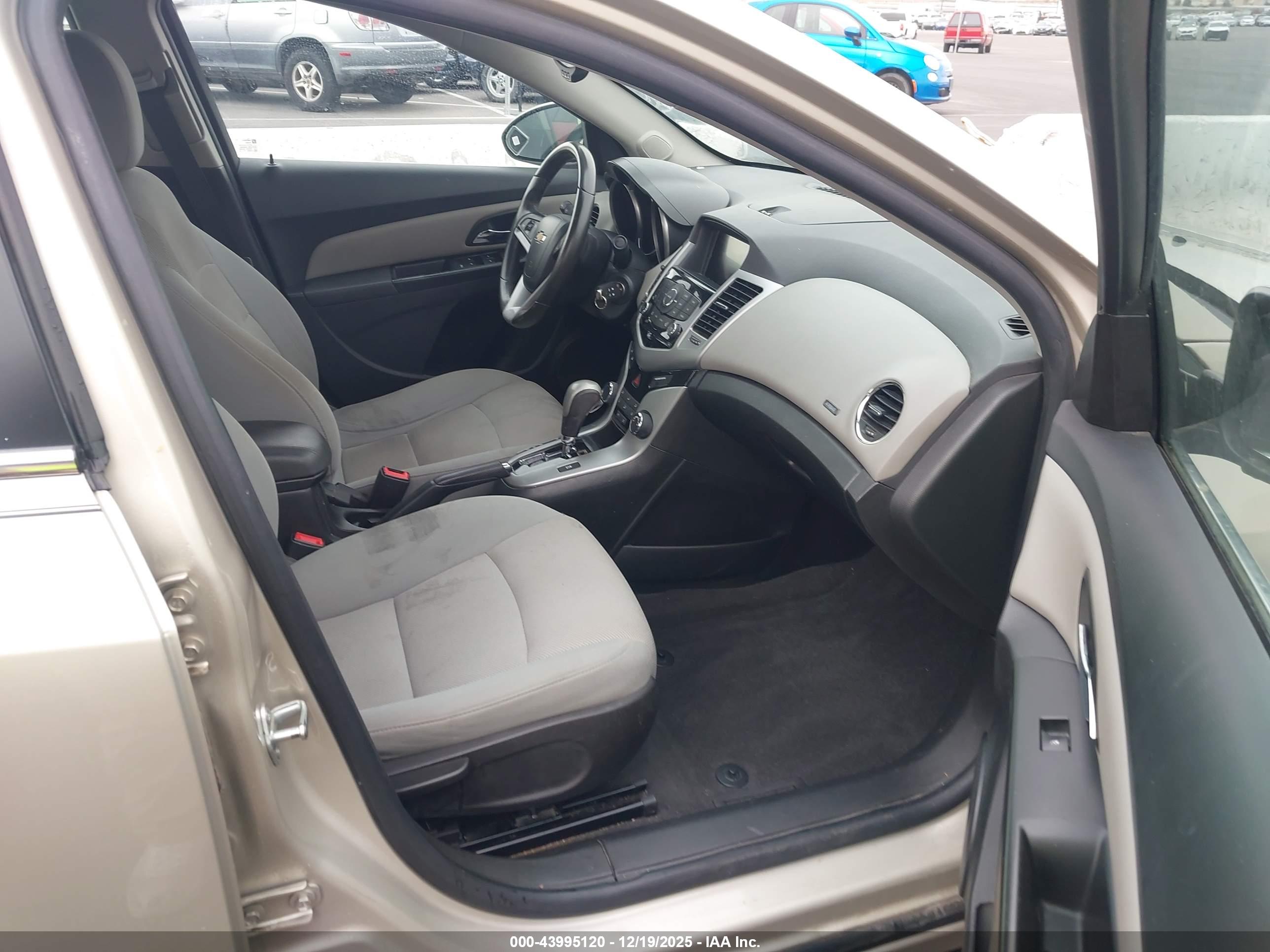 CHEVROLET CRUZE image 5