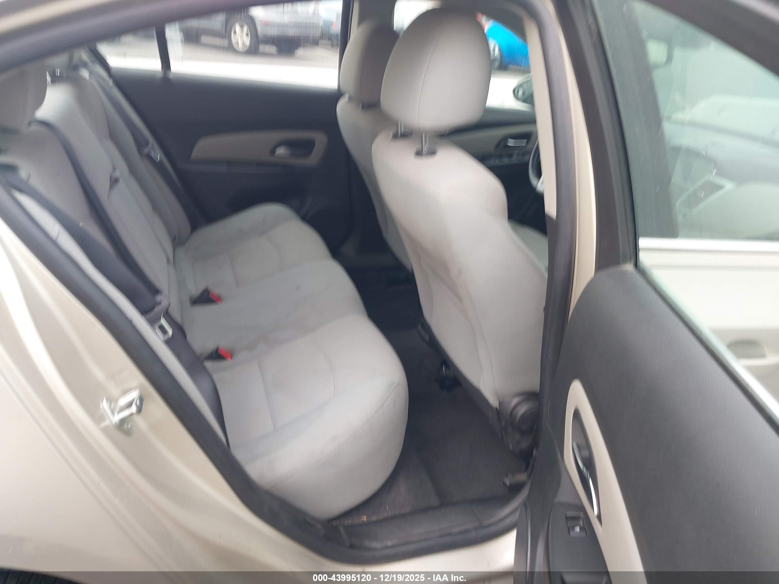 CHEVROLET CRUZE image 8