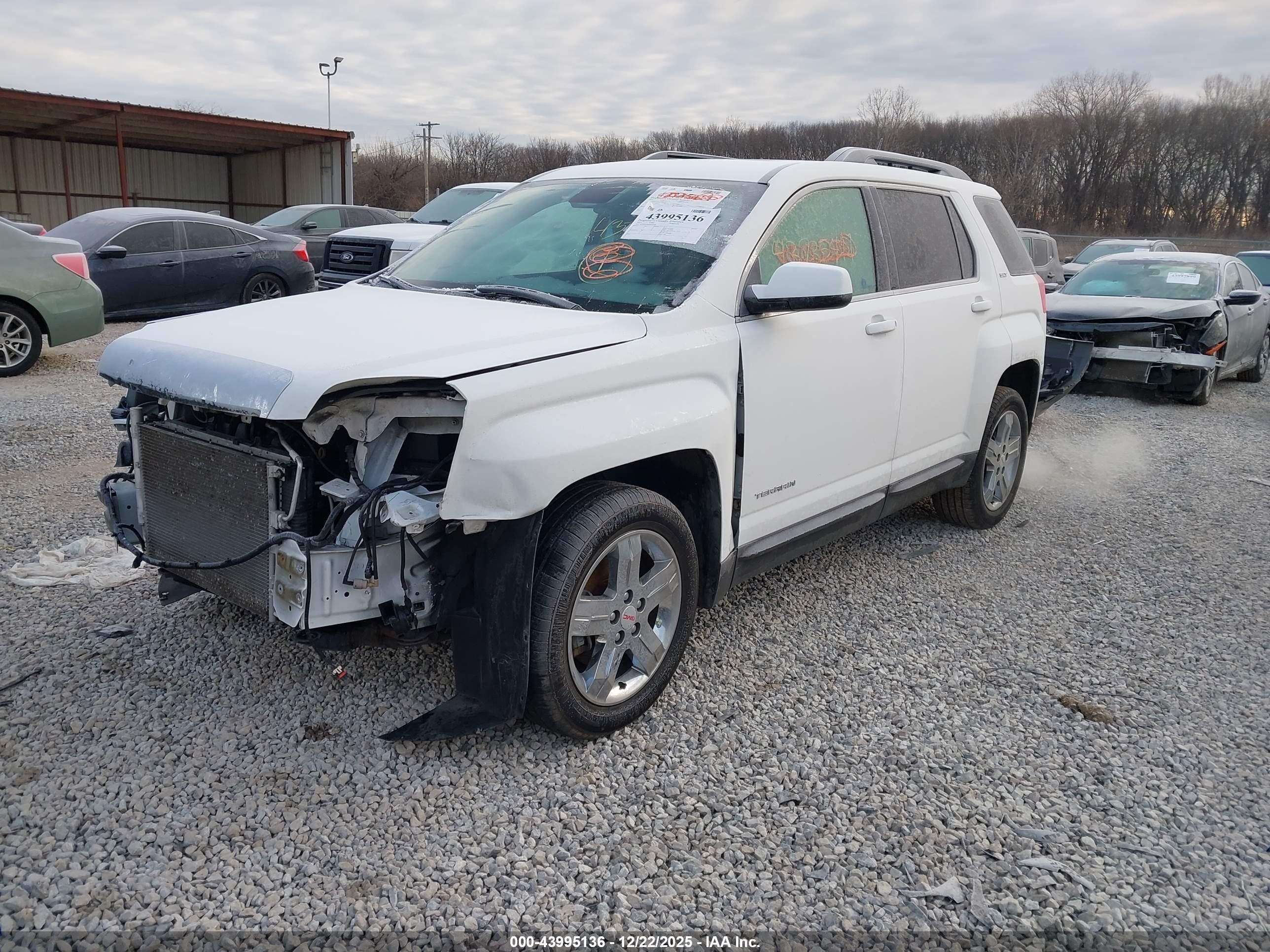 GMC TERRAIN image 2