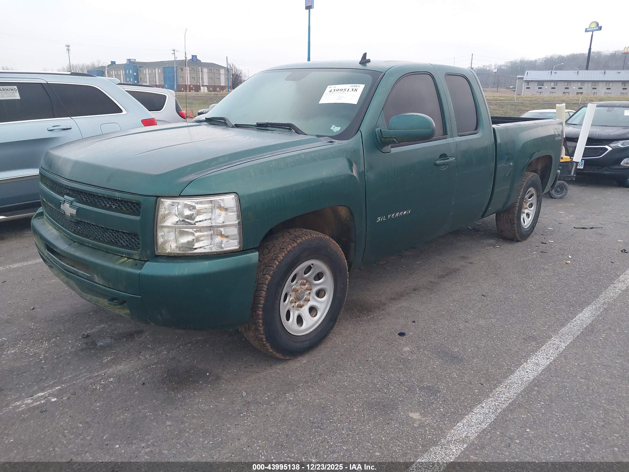 CHEVROLET SILVERADO image 2