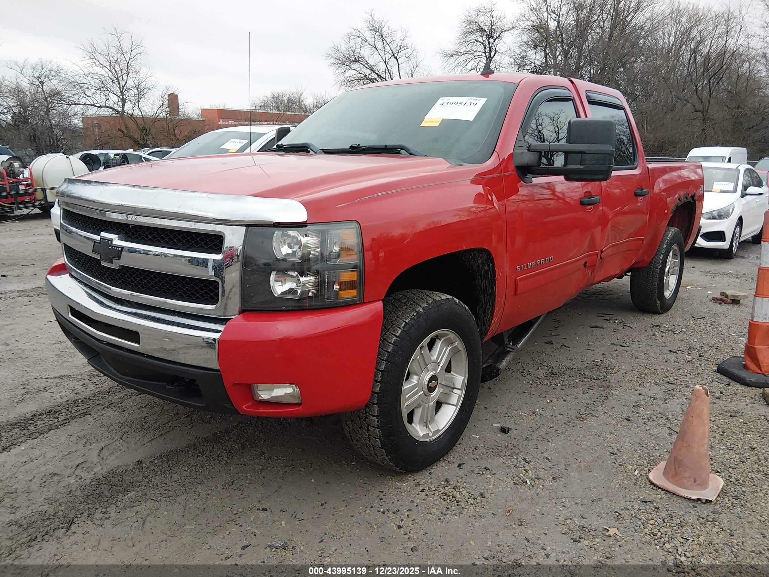 CHEVROLET SILVERADO image 2