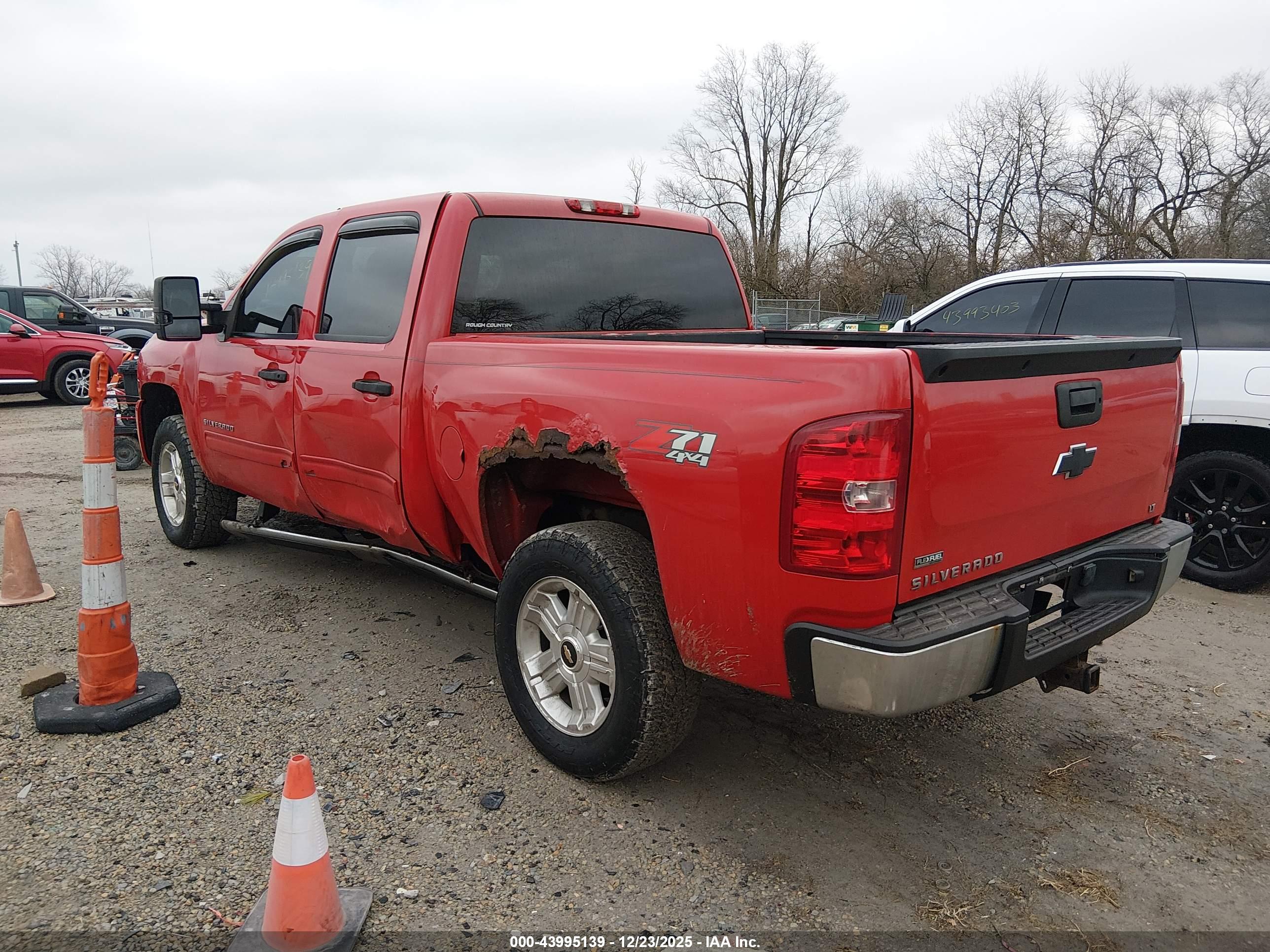 CHEVROLET SILVERADO image 3