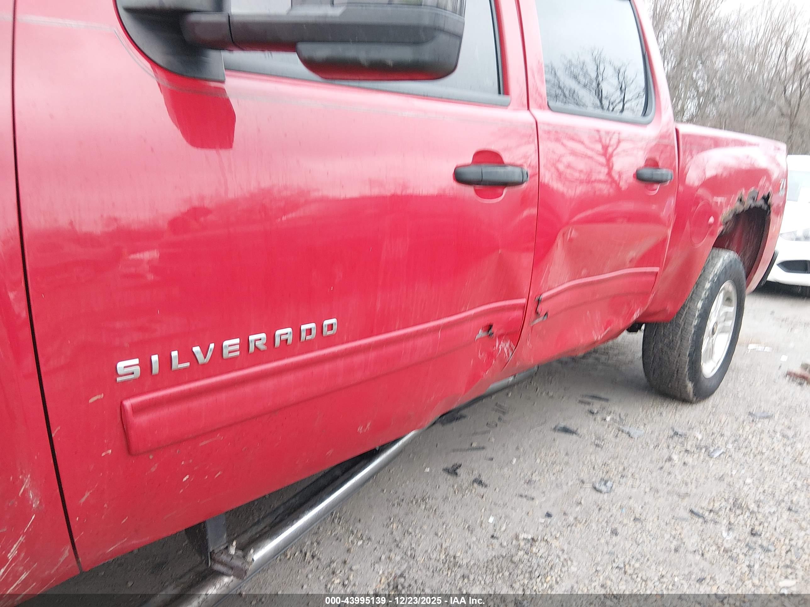 CHEVROLET SILVERADO image 6
