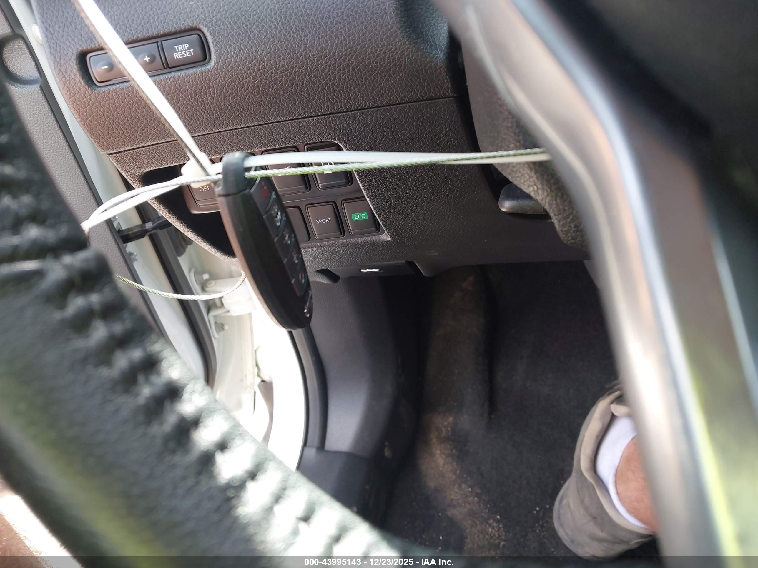 NISSAN ROGUE image 11