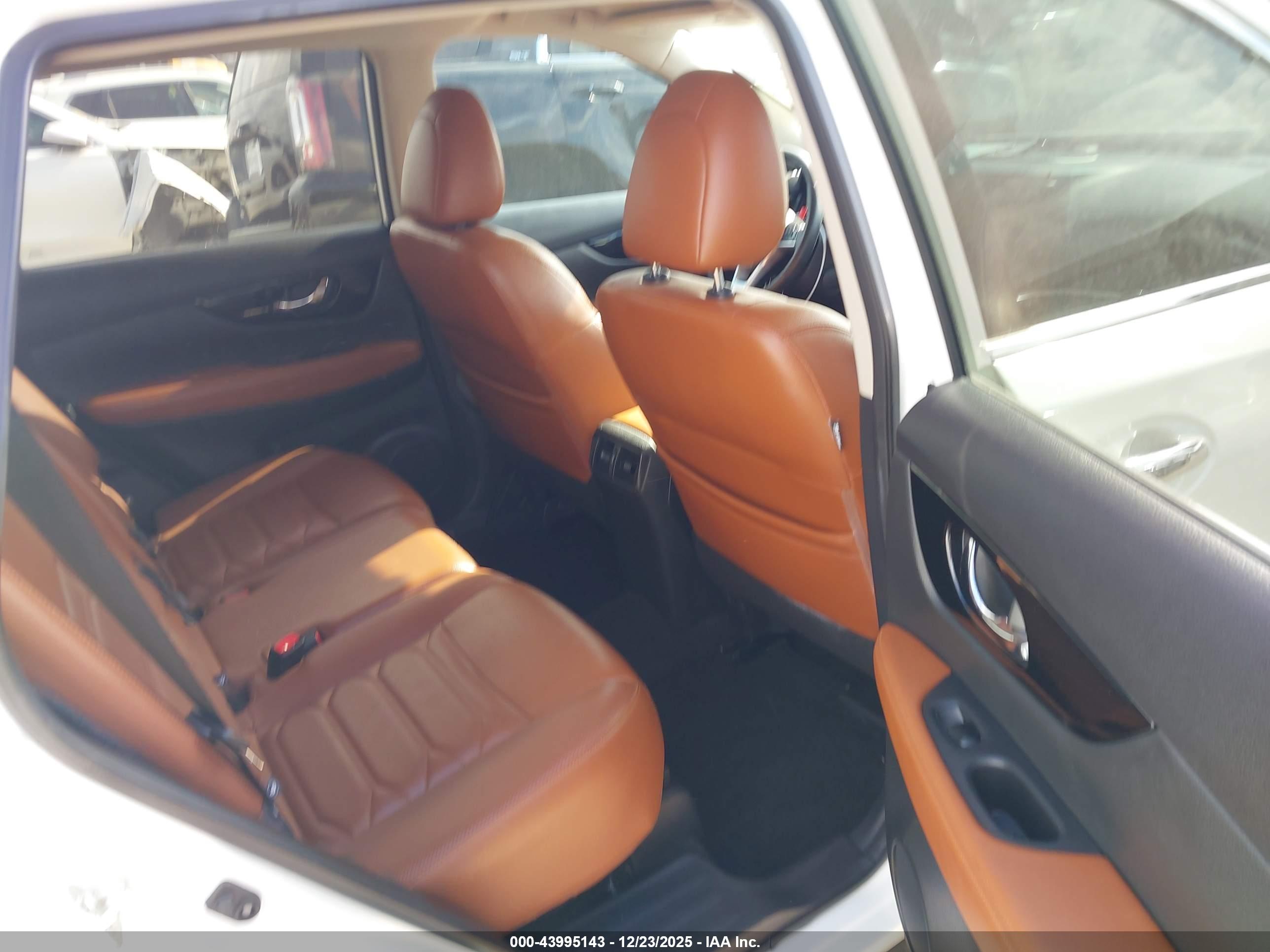 NISSAN ROGUE image 8