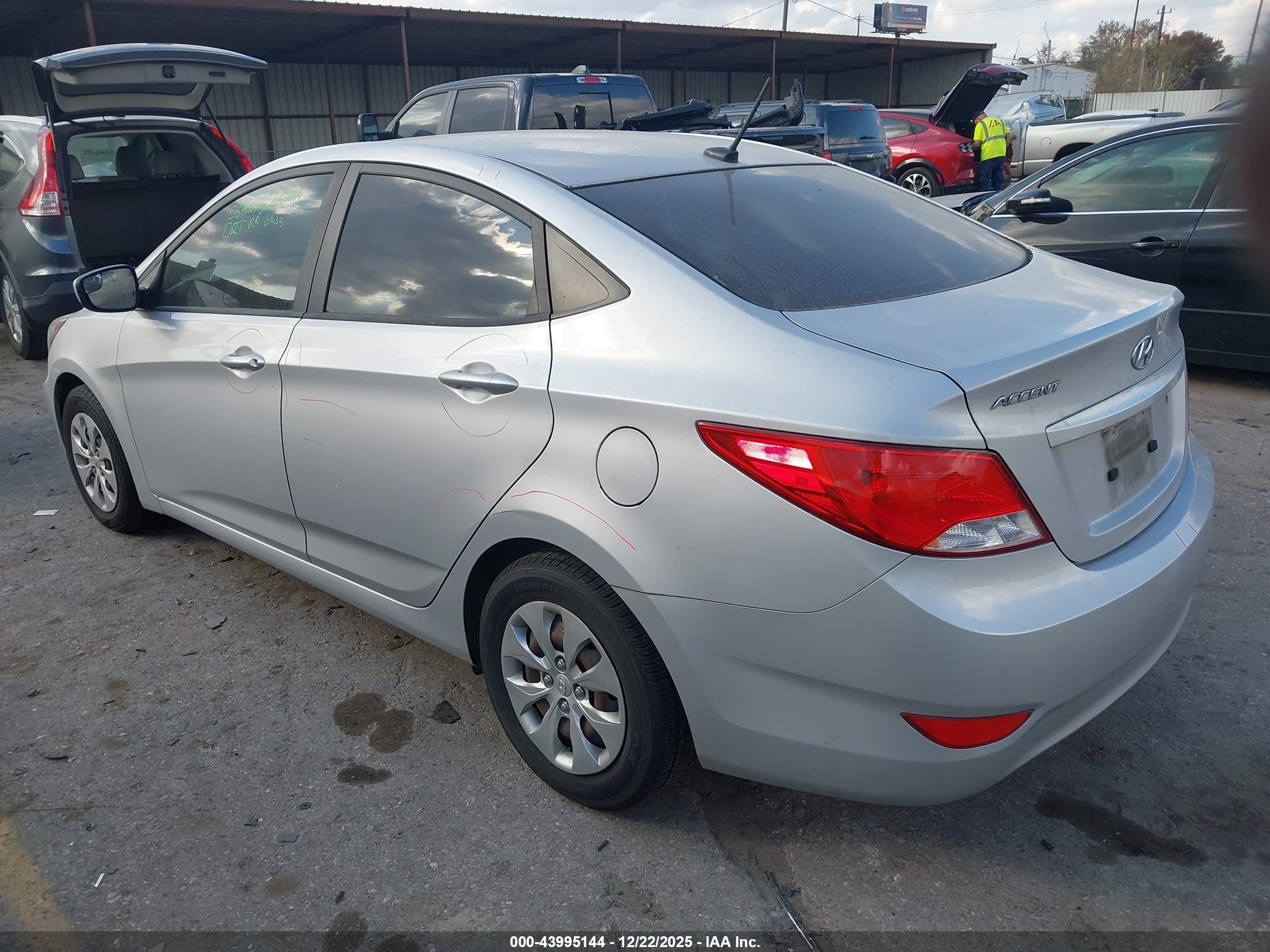 HYUNDAI ACCENT image 3
