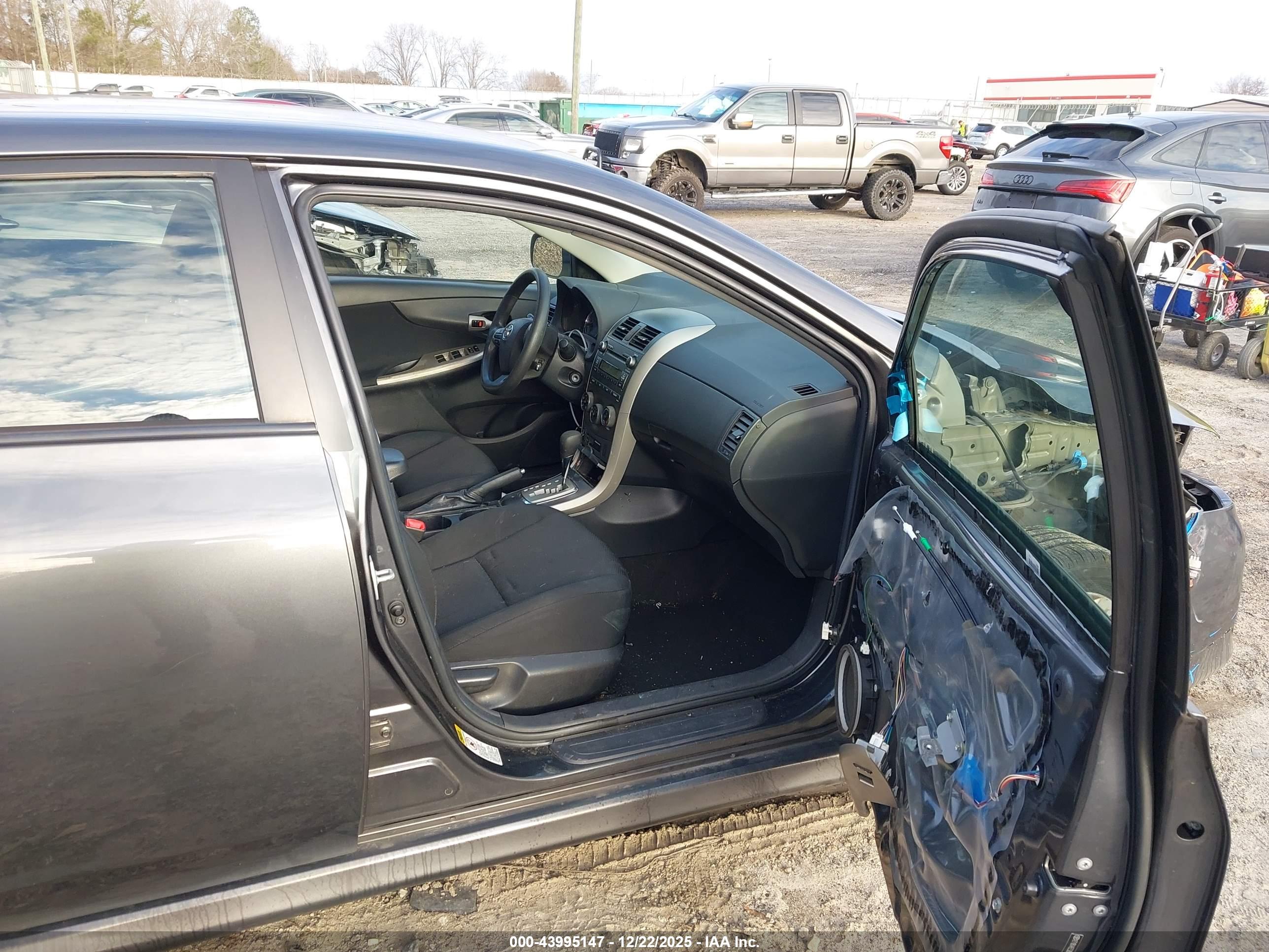 TOYOTA COROLLA image 5