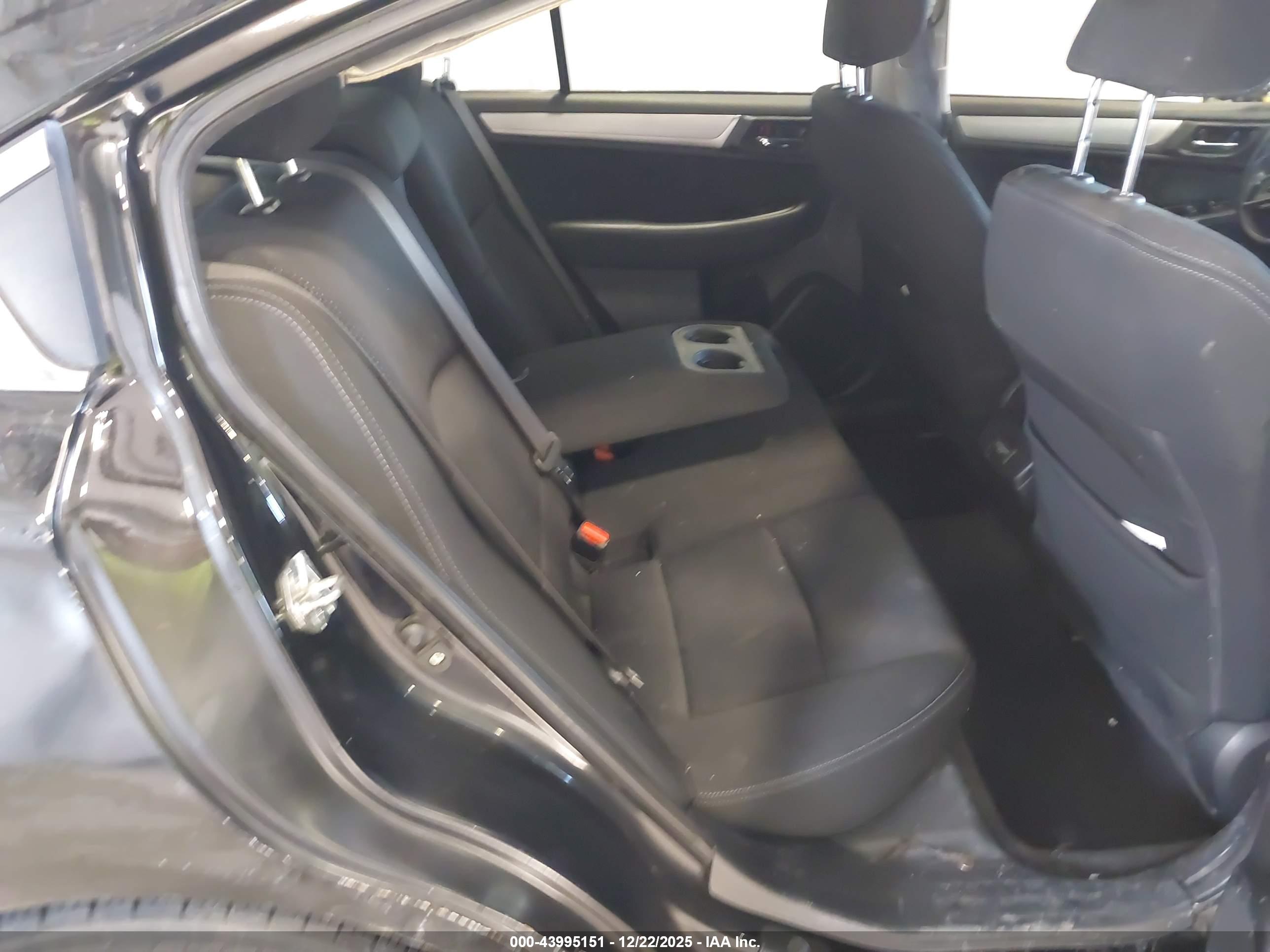 SUBARU LEGACY image 8