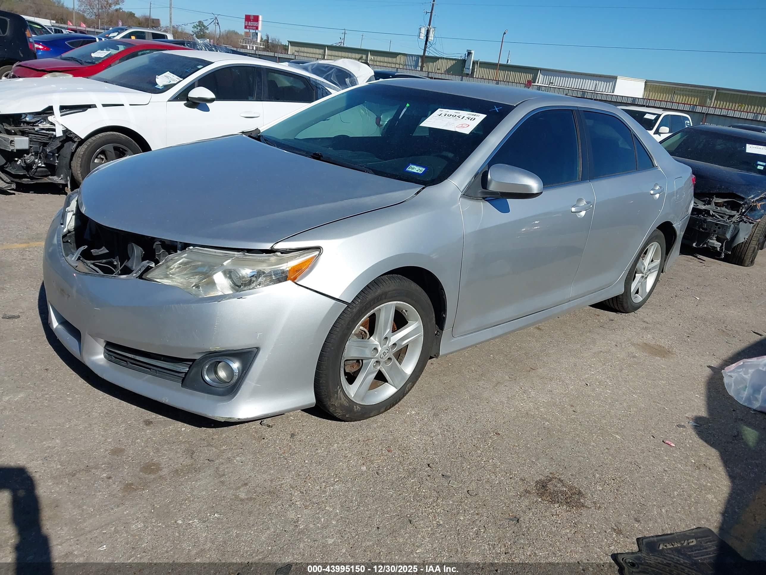 TOYOTA CAMRY image 2
