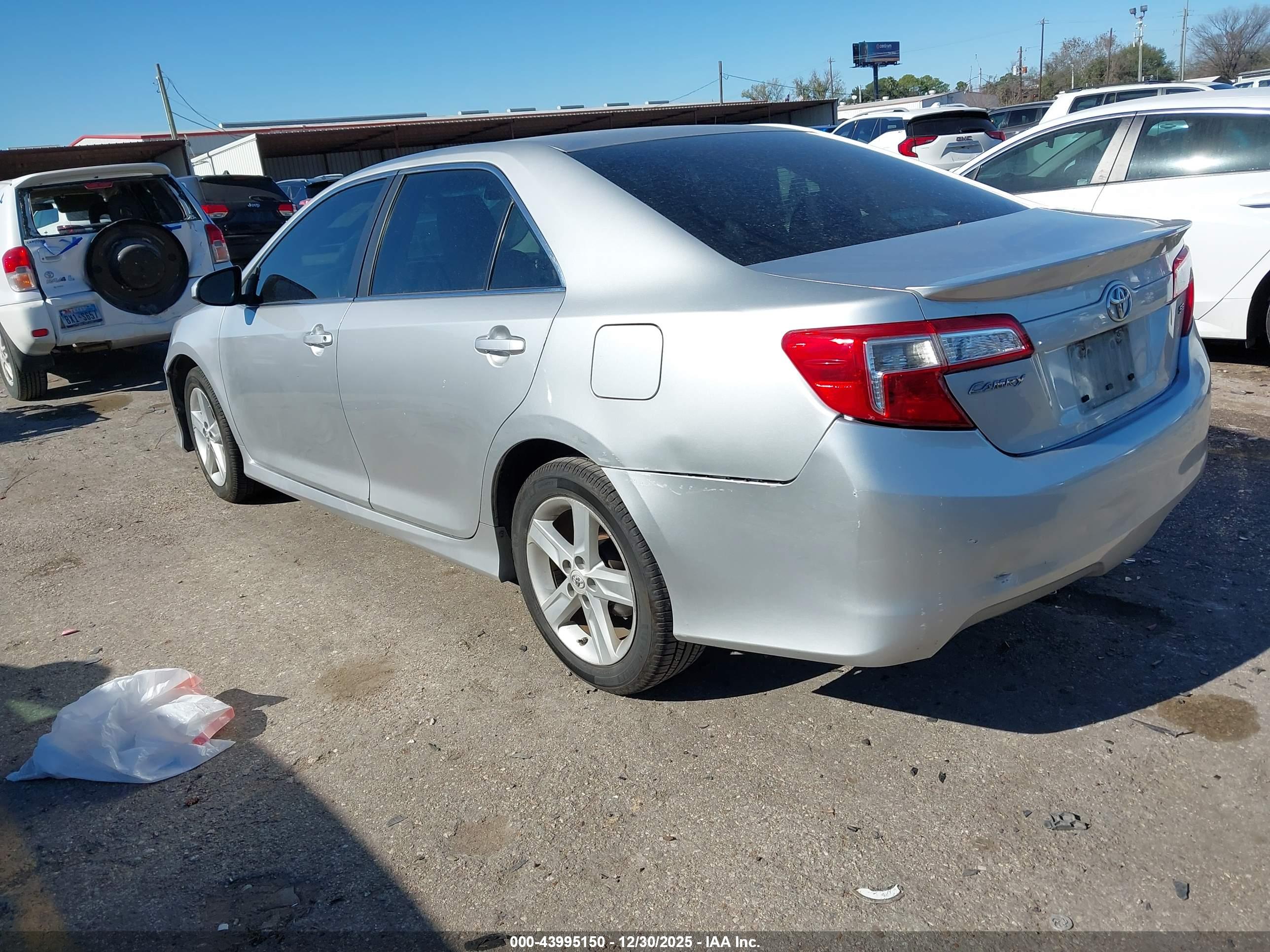 TOYOTA CAMRY image 3