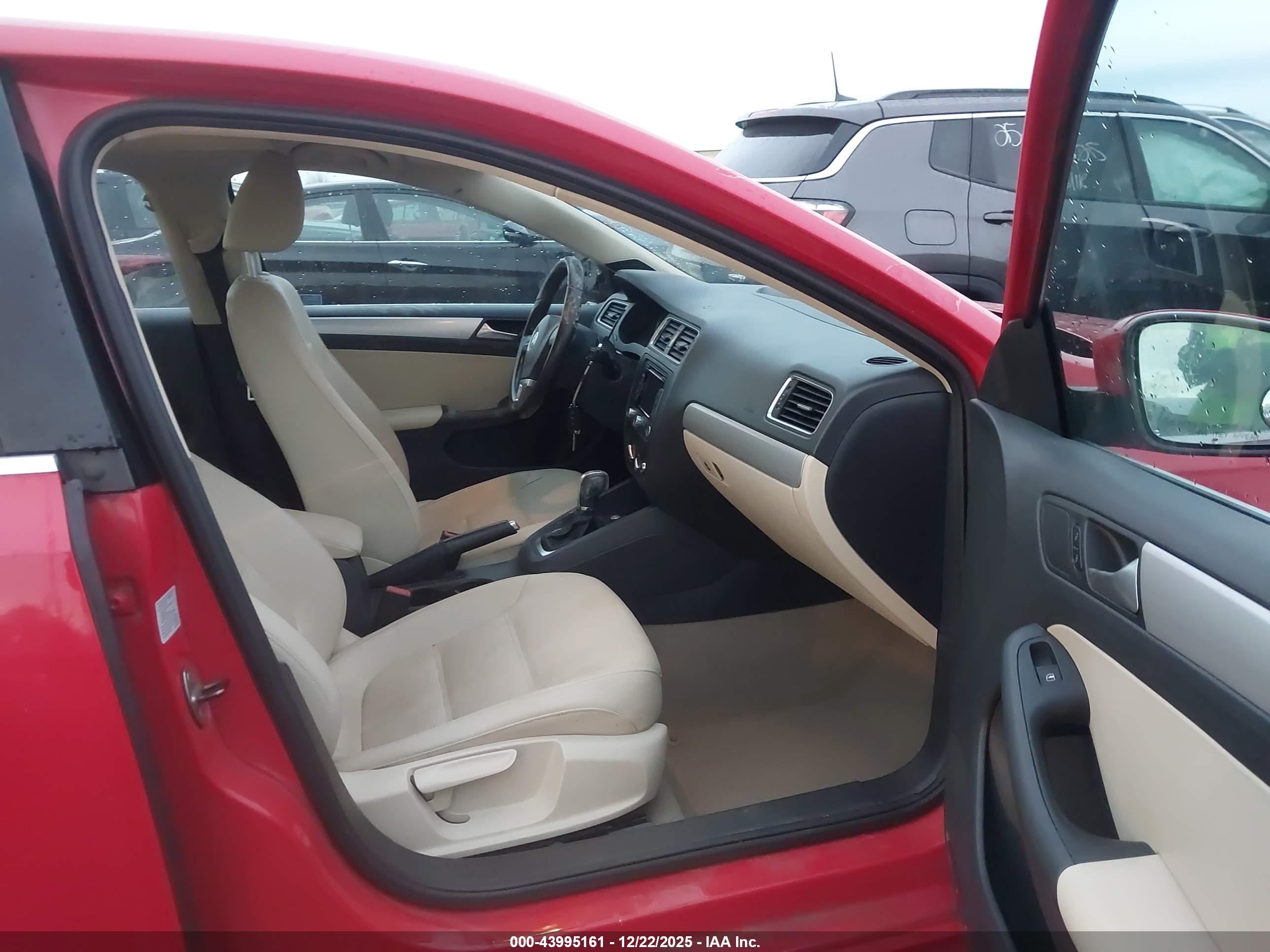 VOLKSWAGEN JETTA image 5