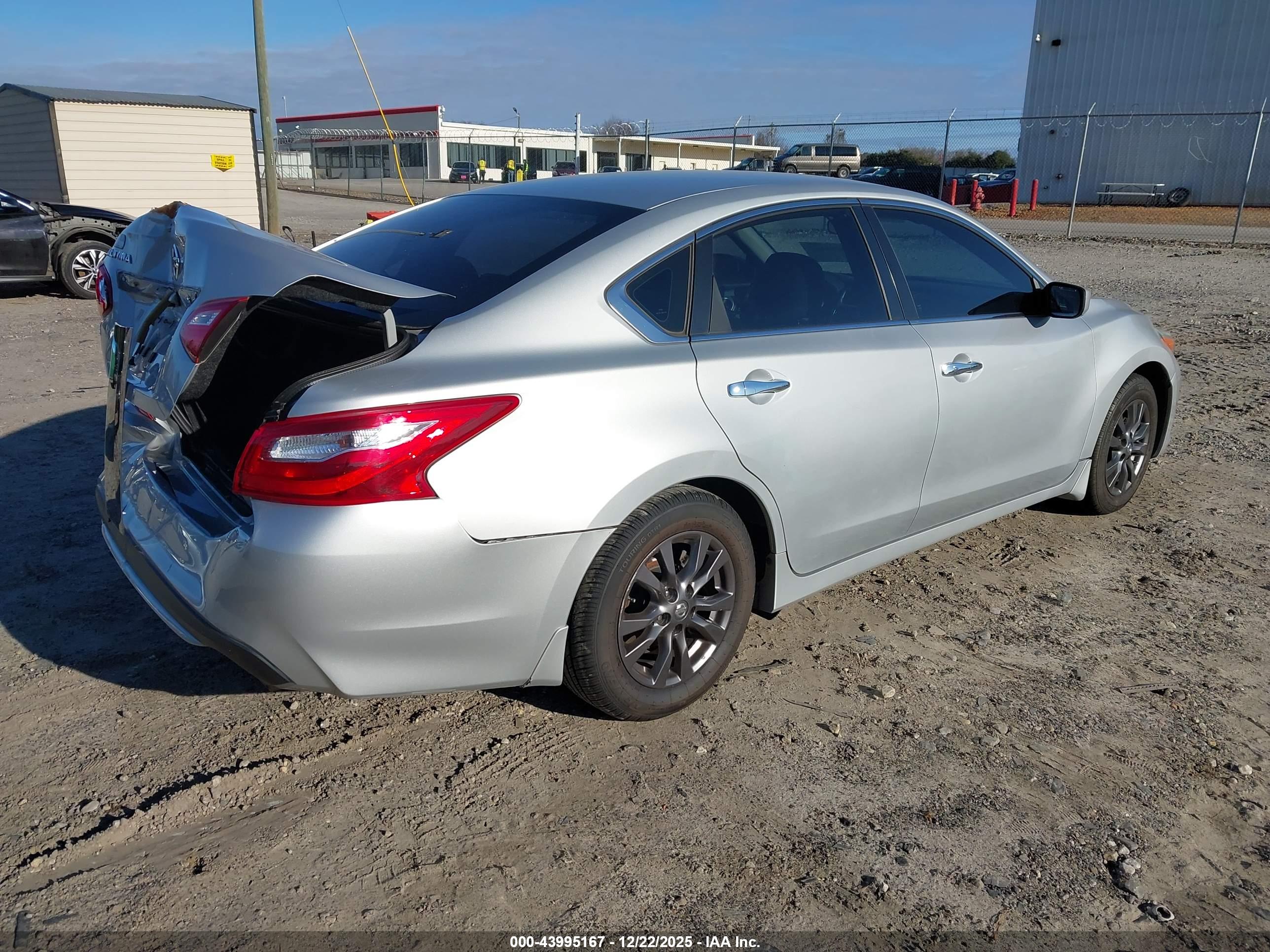NISSAN ALTIMA image 4