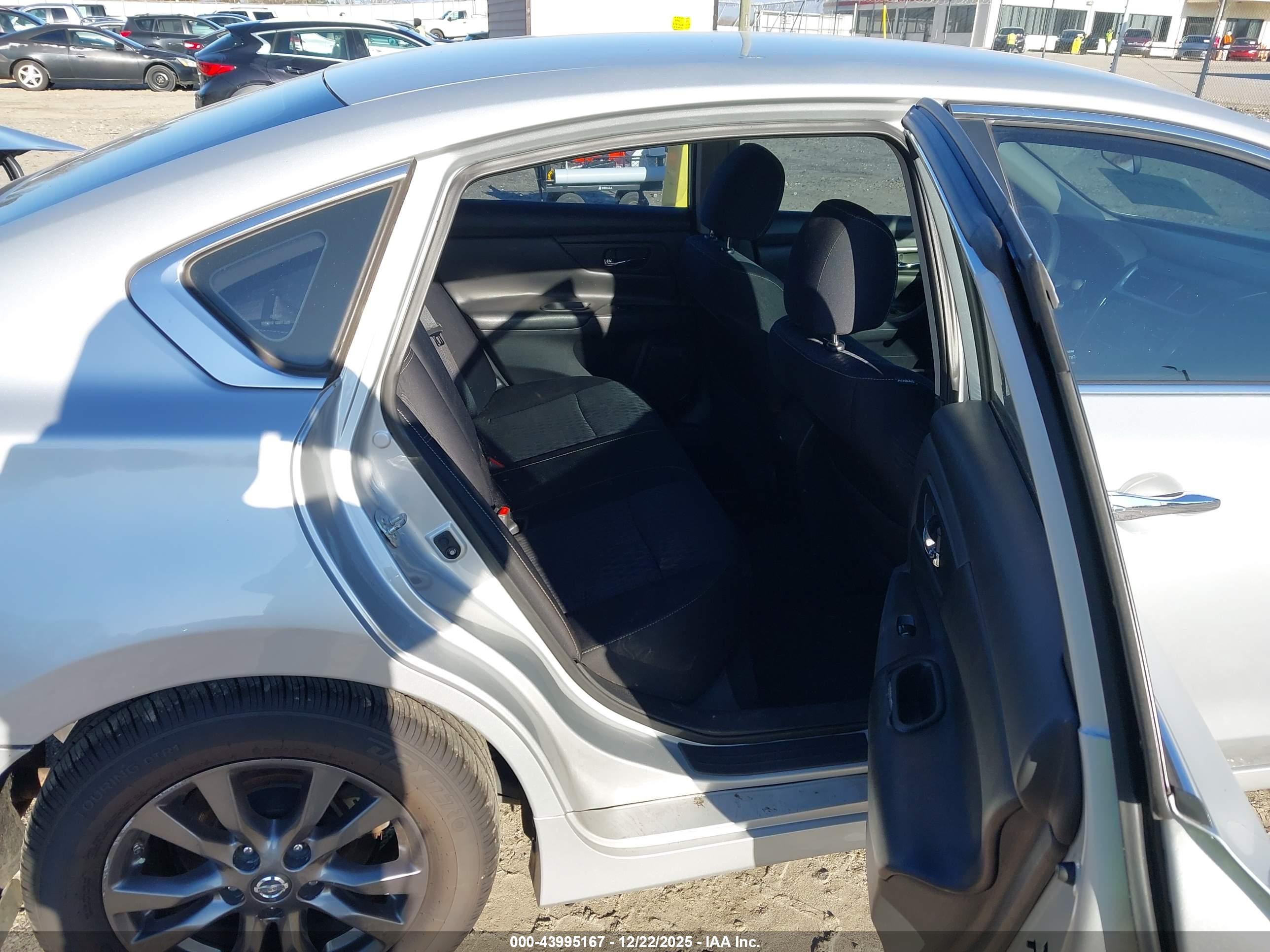 NISSAN ALTIMA image 8