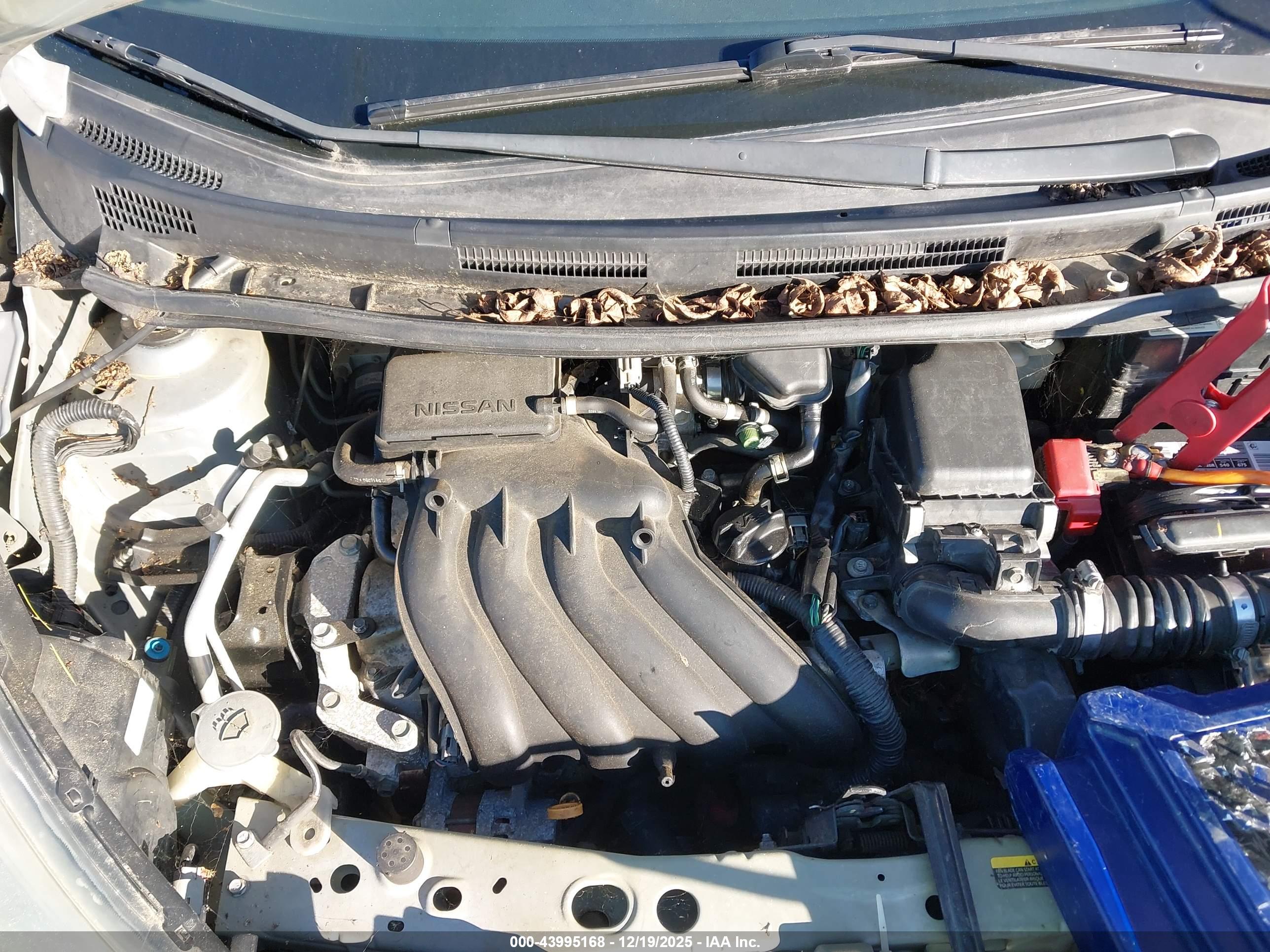 NISSAN VERSA image 10