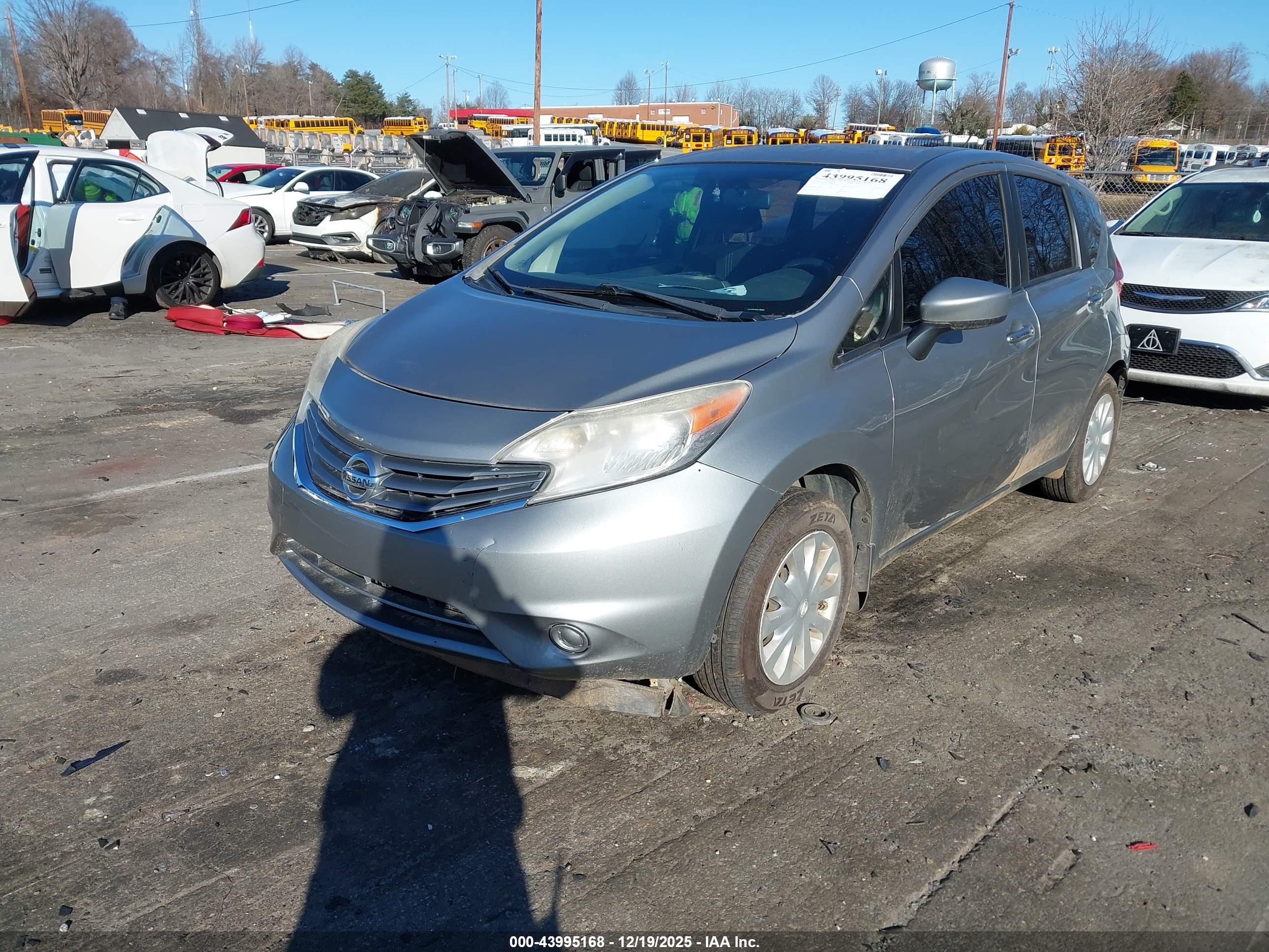 NISSAN VERSA image 2