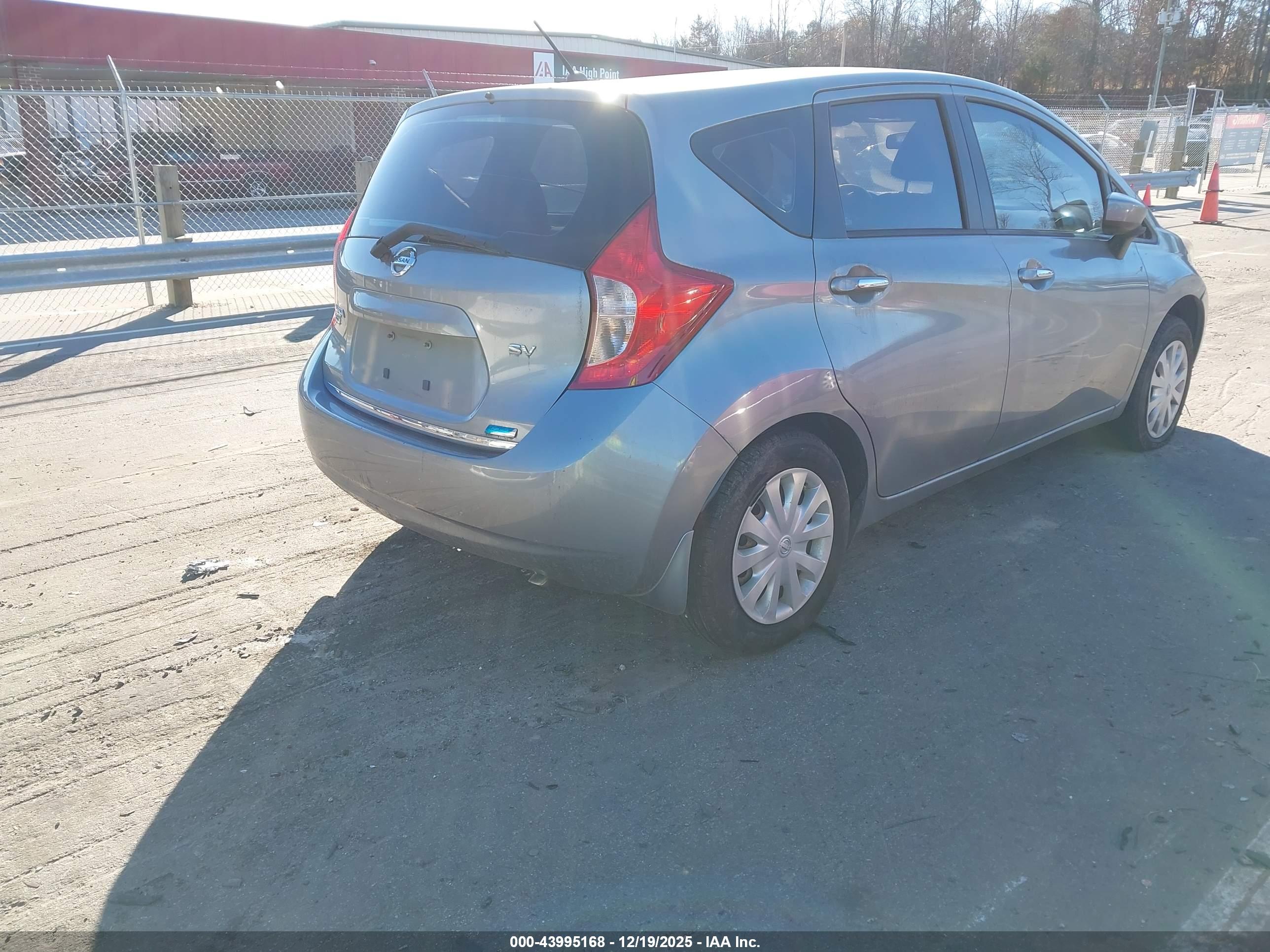 NISSAN VERSA image 4
