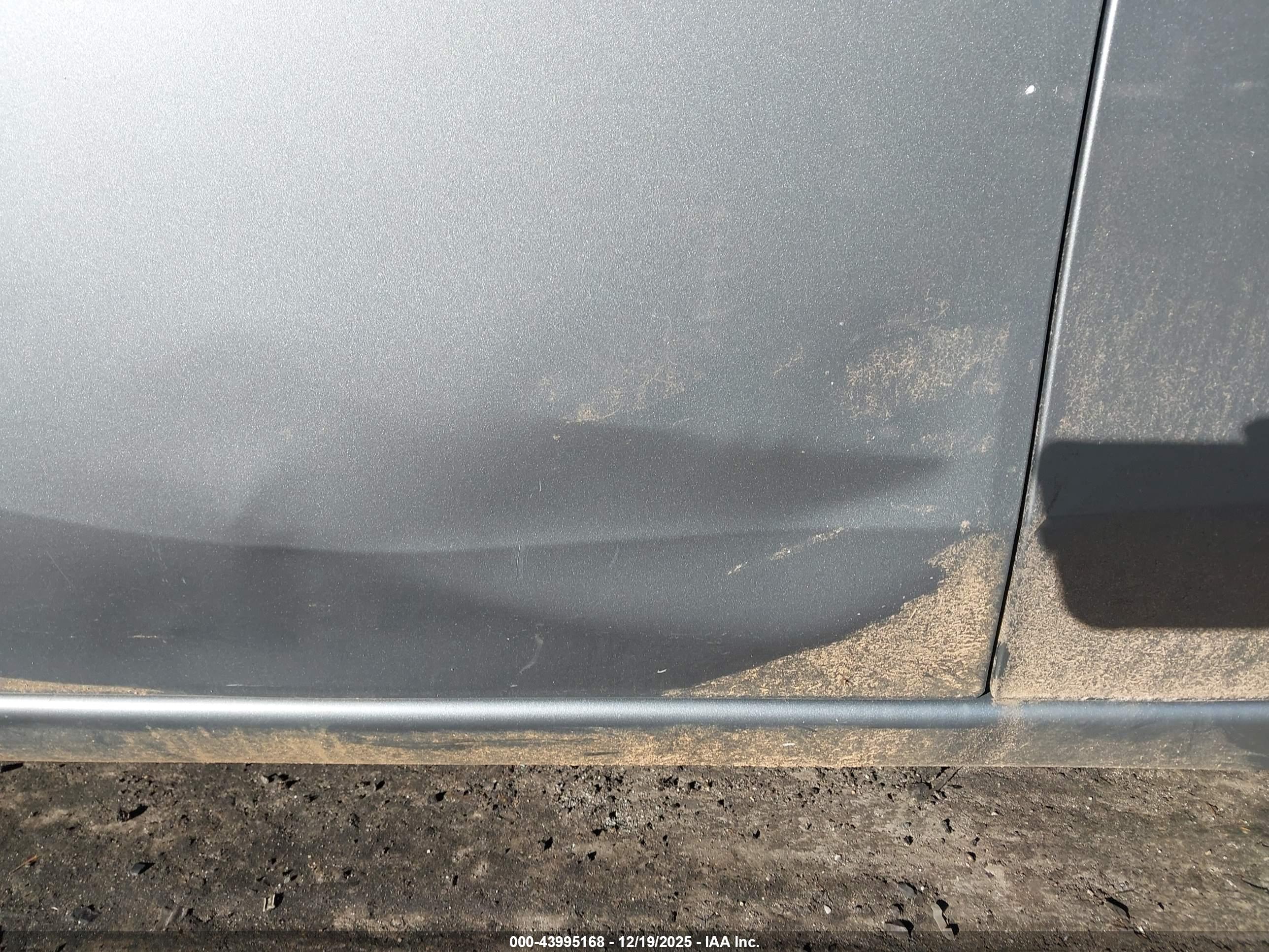 NISSAN VERSA image 6
