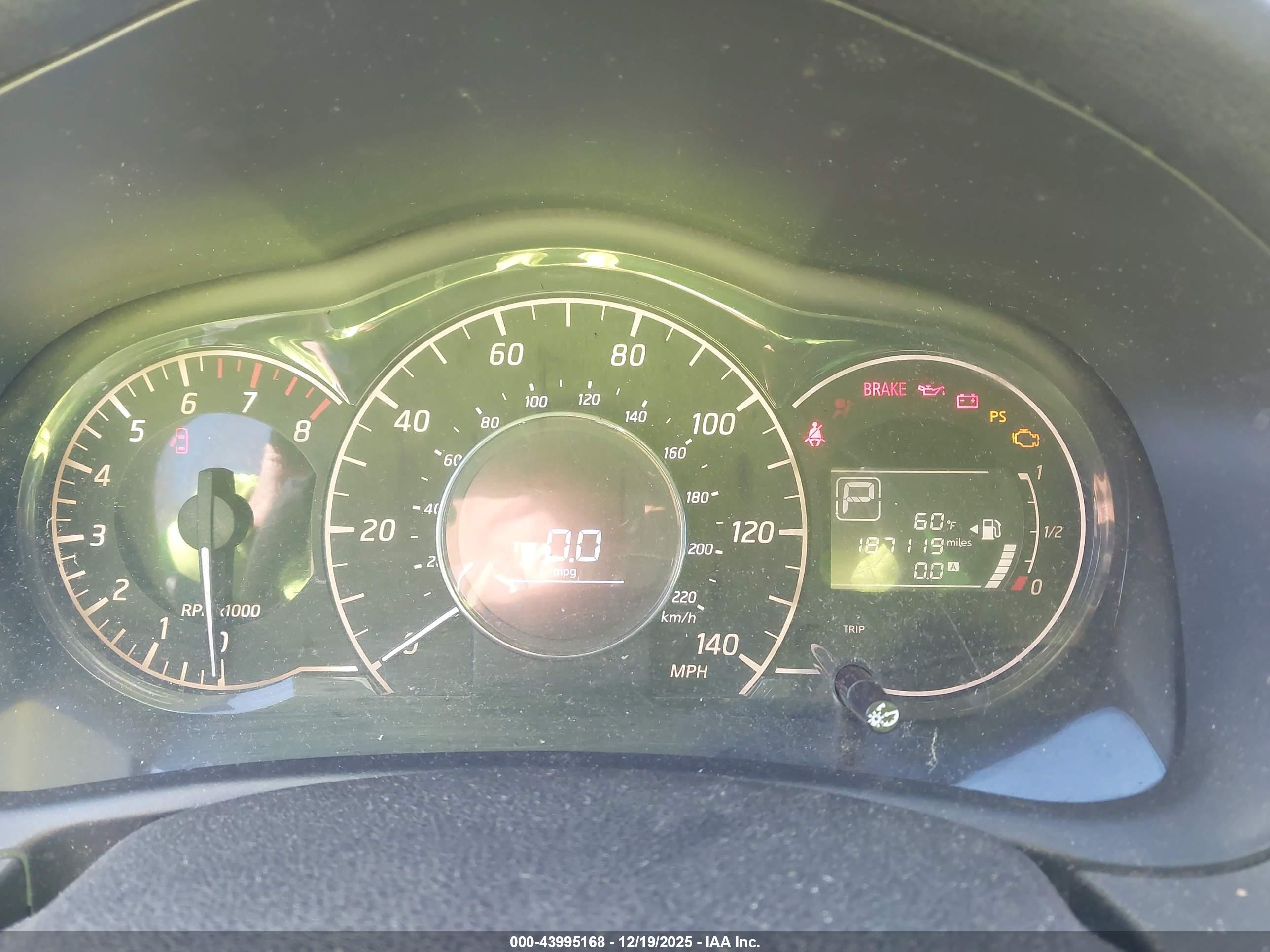 NISSAN VERSA image 7