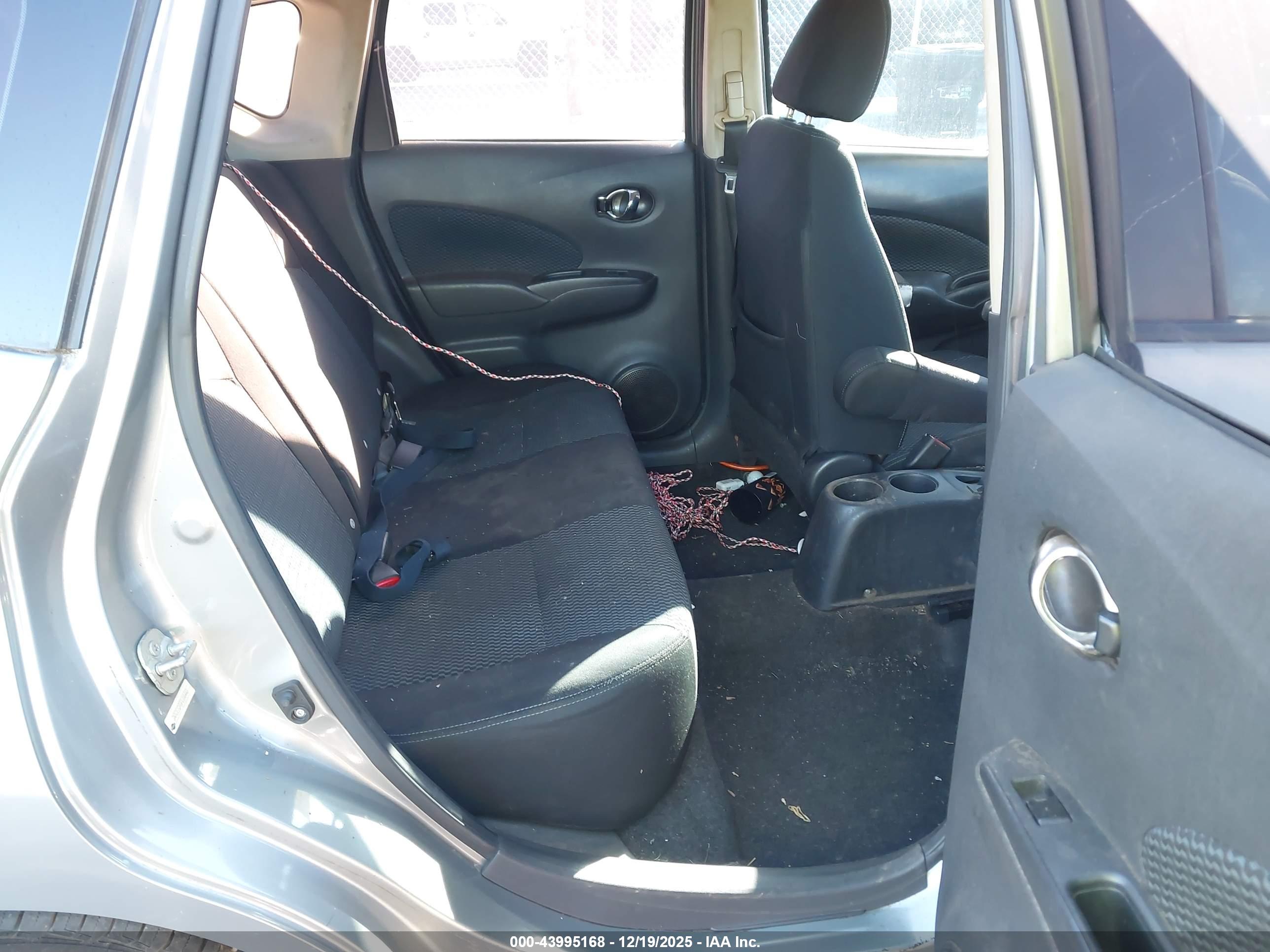 NISSAN VERSA image 8