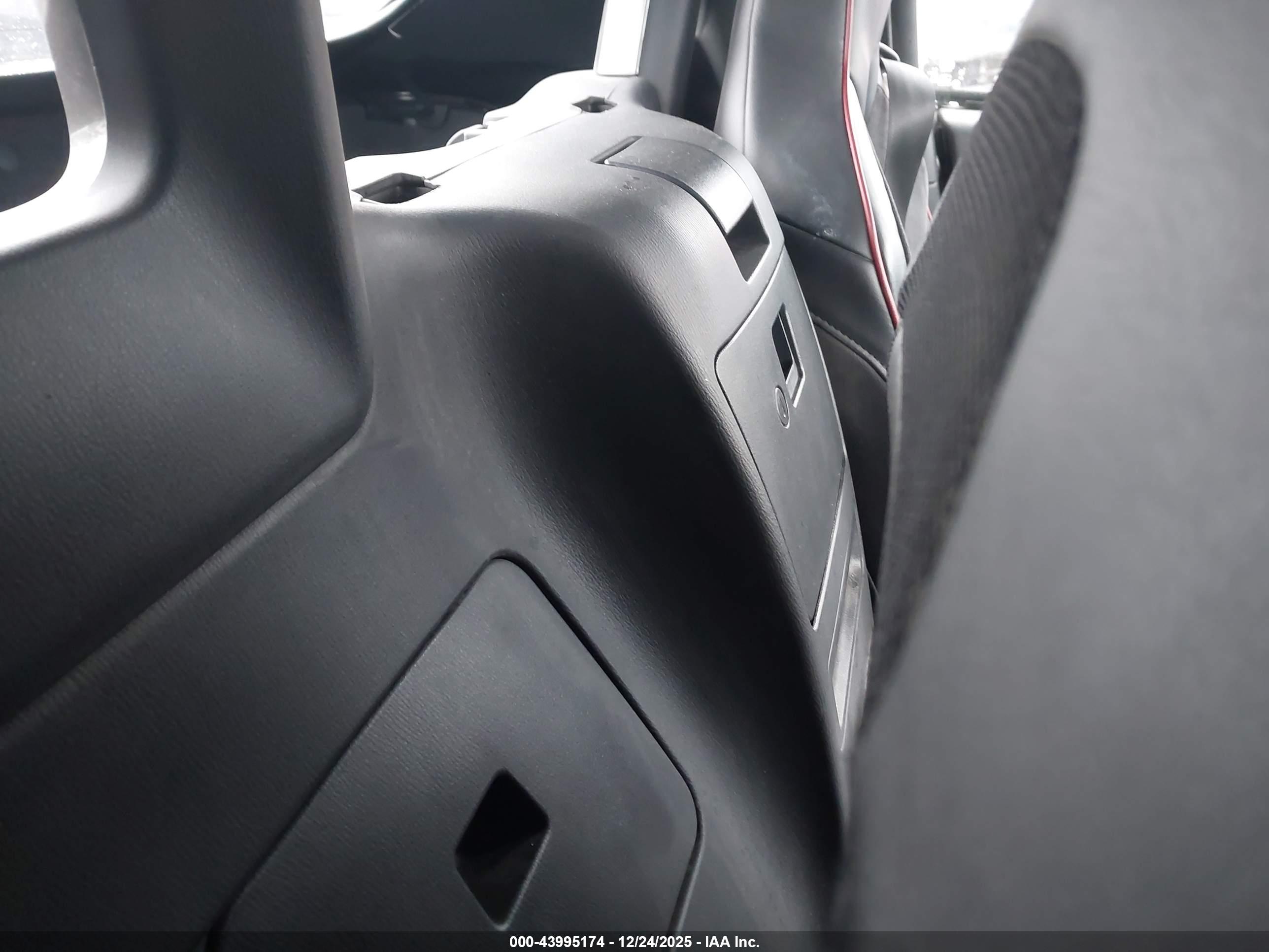 FIAT 124 image 8