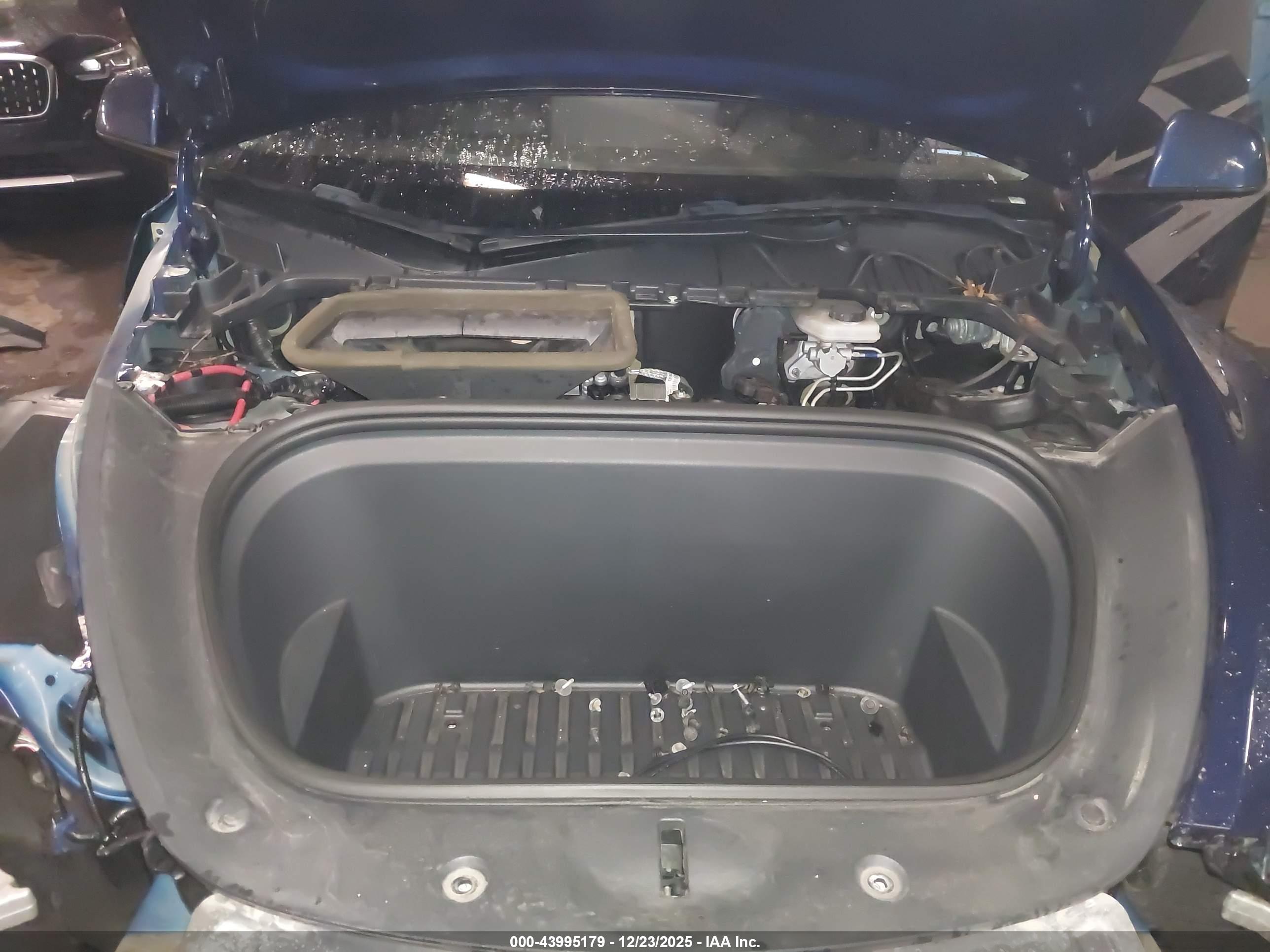 TESLA MODEL image 10