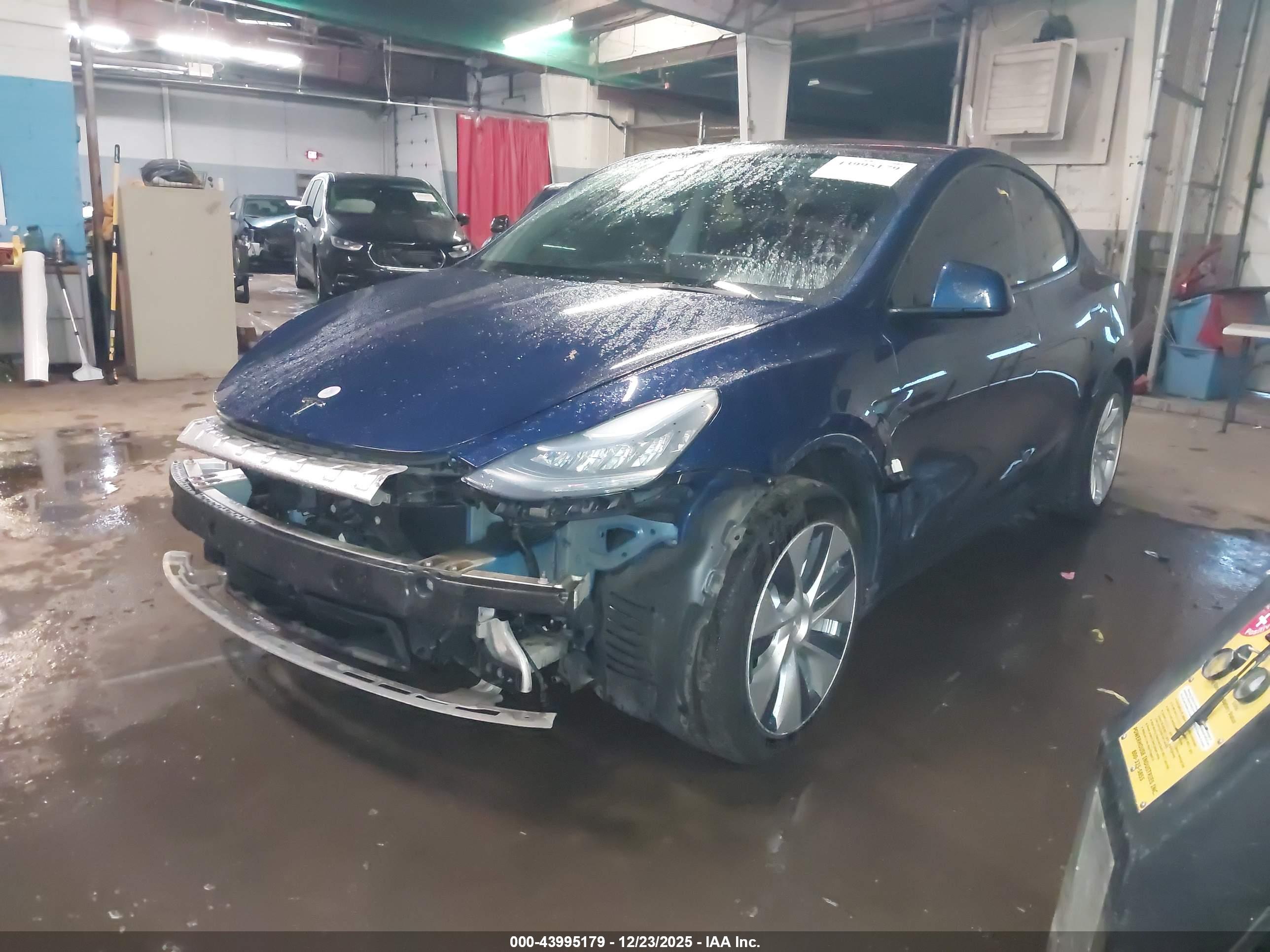 TESLA MODEL image 2