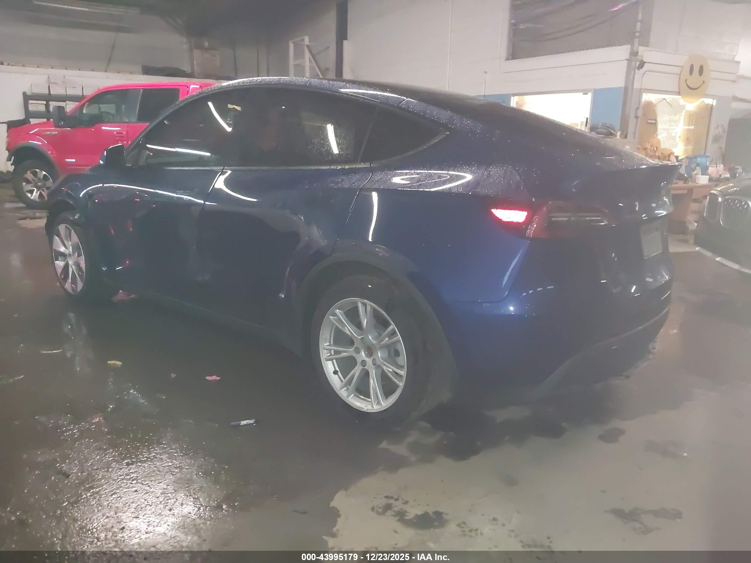 TESLA MODEL image 3